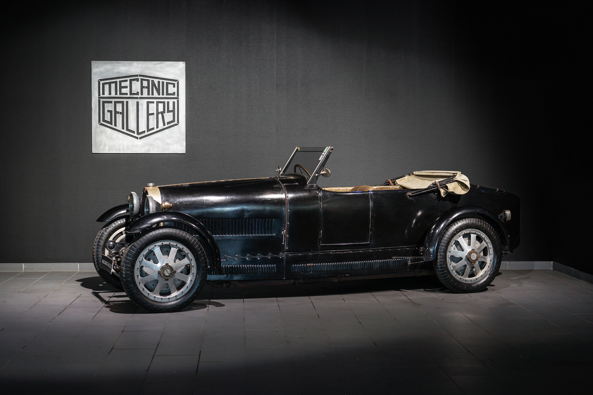 Bugatti Type 43 (Pur Sang) - Photo 1