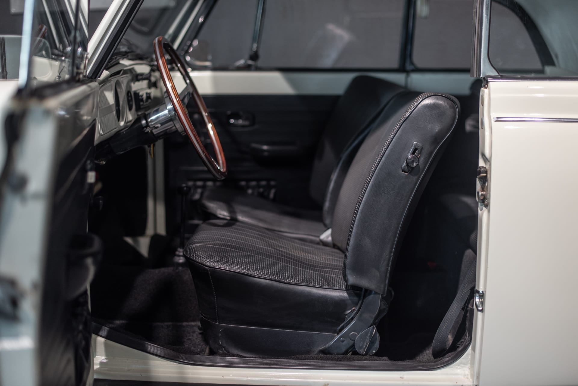 Volkswagen Coccinelle Cabriolet 1302 LS - Photo 25