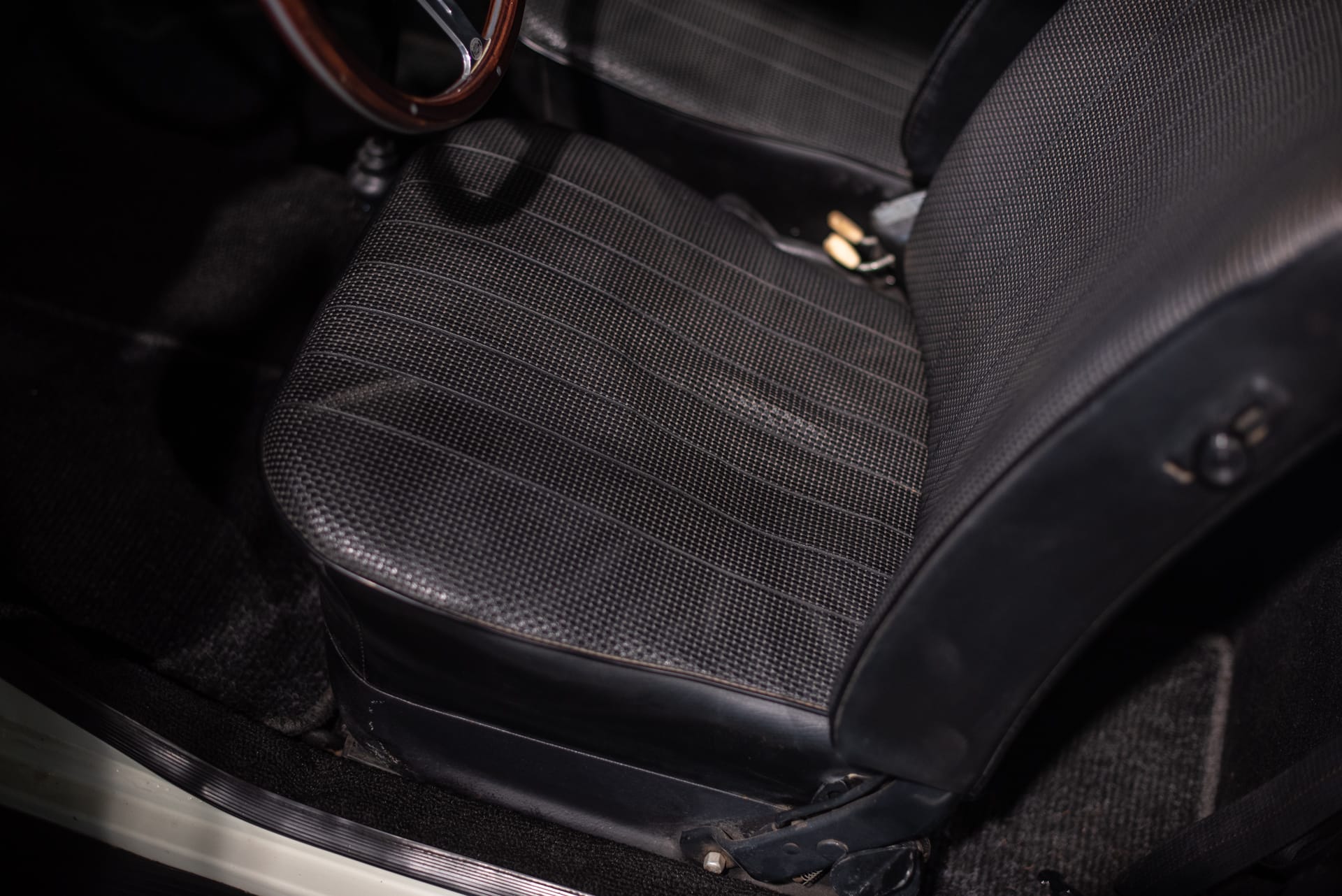 Volkswagen Coccinelle Cabriolet 1302 LS - Photo 26