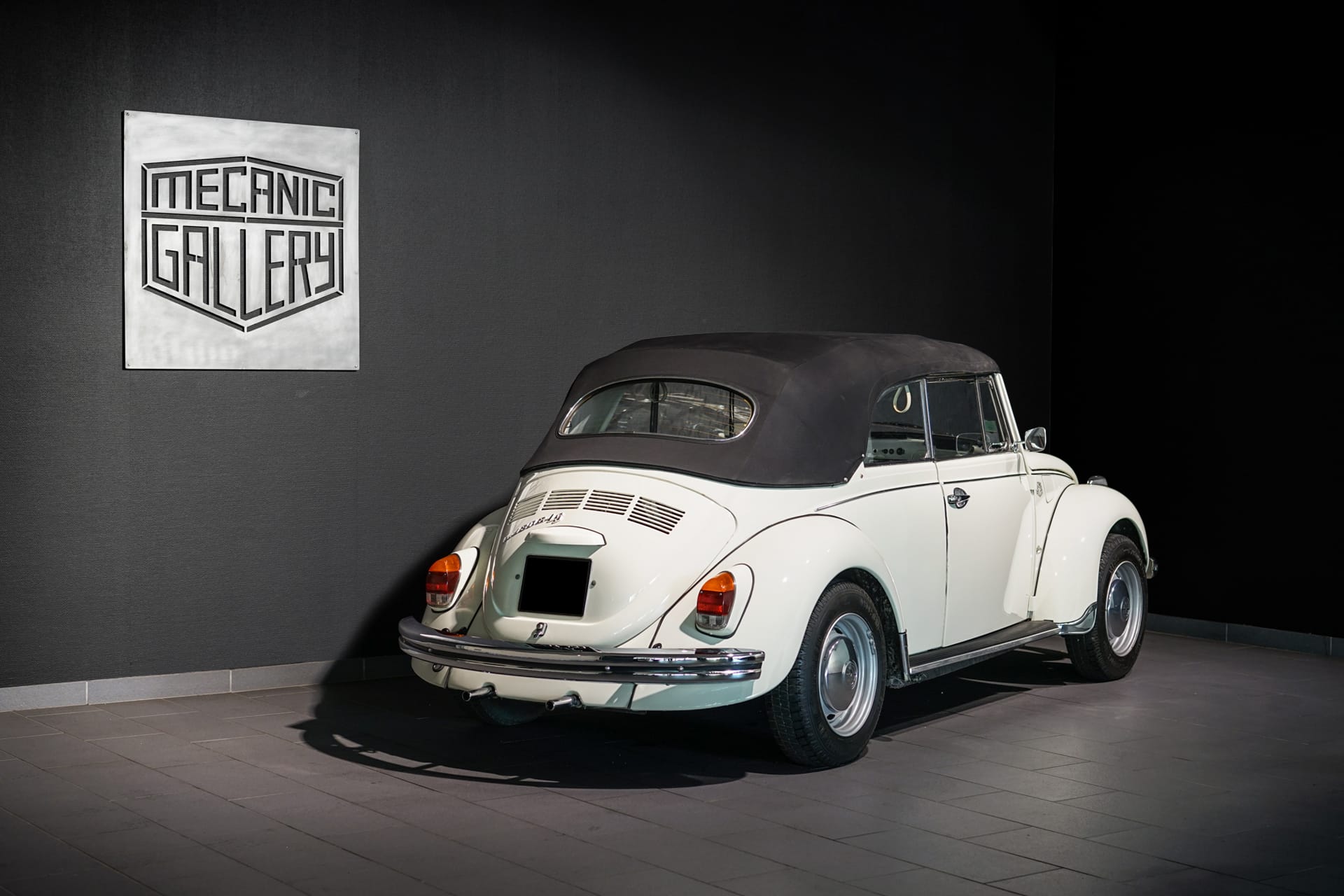 Volkswagen Coccinelle Cabriolet 1302 LS - Photo 3