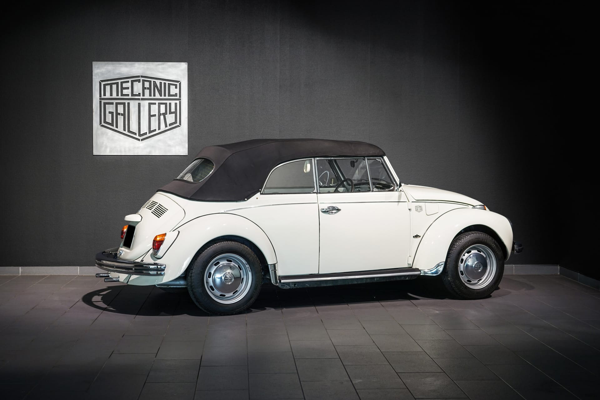 Volkswagen Coccinelle Cabriolet 1302 LS - Photo 4