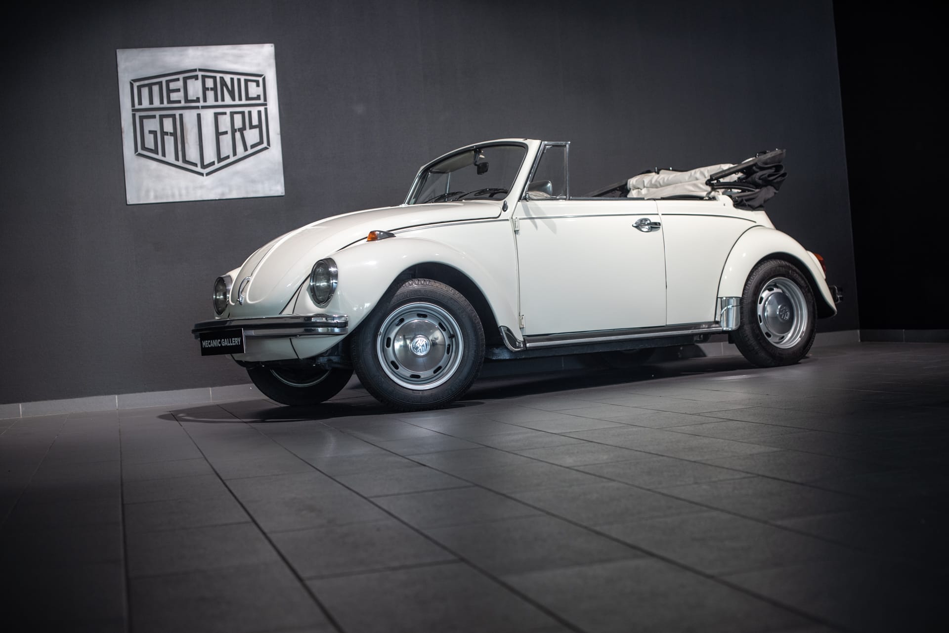 Volkswagen Coccinelle Cabriolet 1302 LS - Photo 5