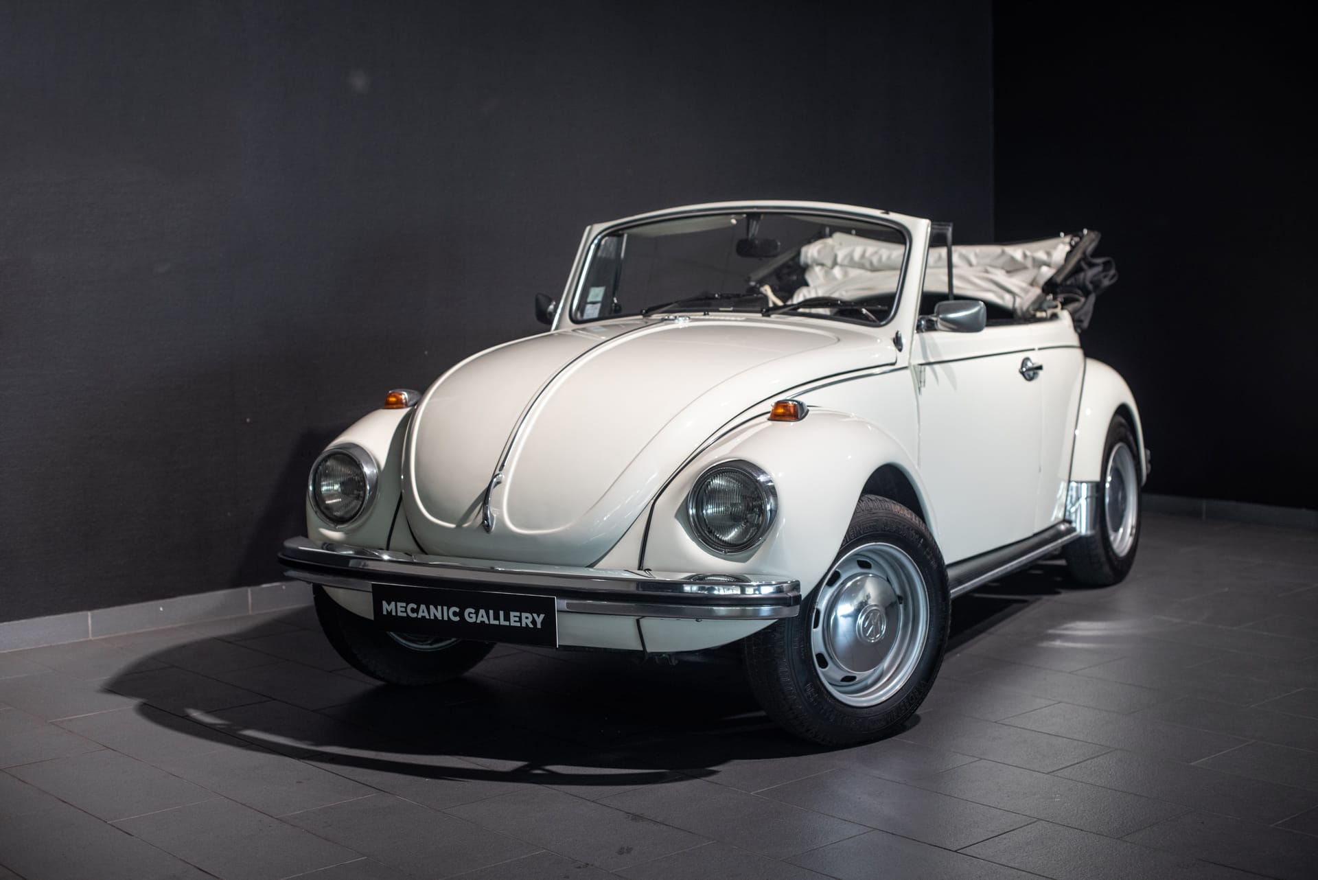 Volkswagen Coccinelle Cabriolet 1302 LS - Photo 6