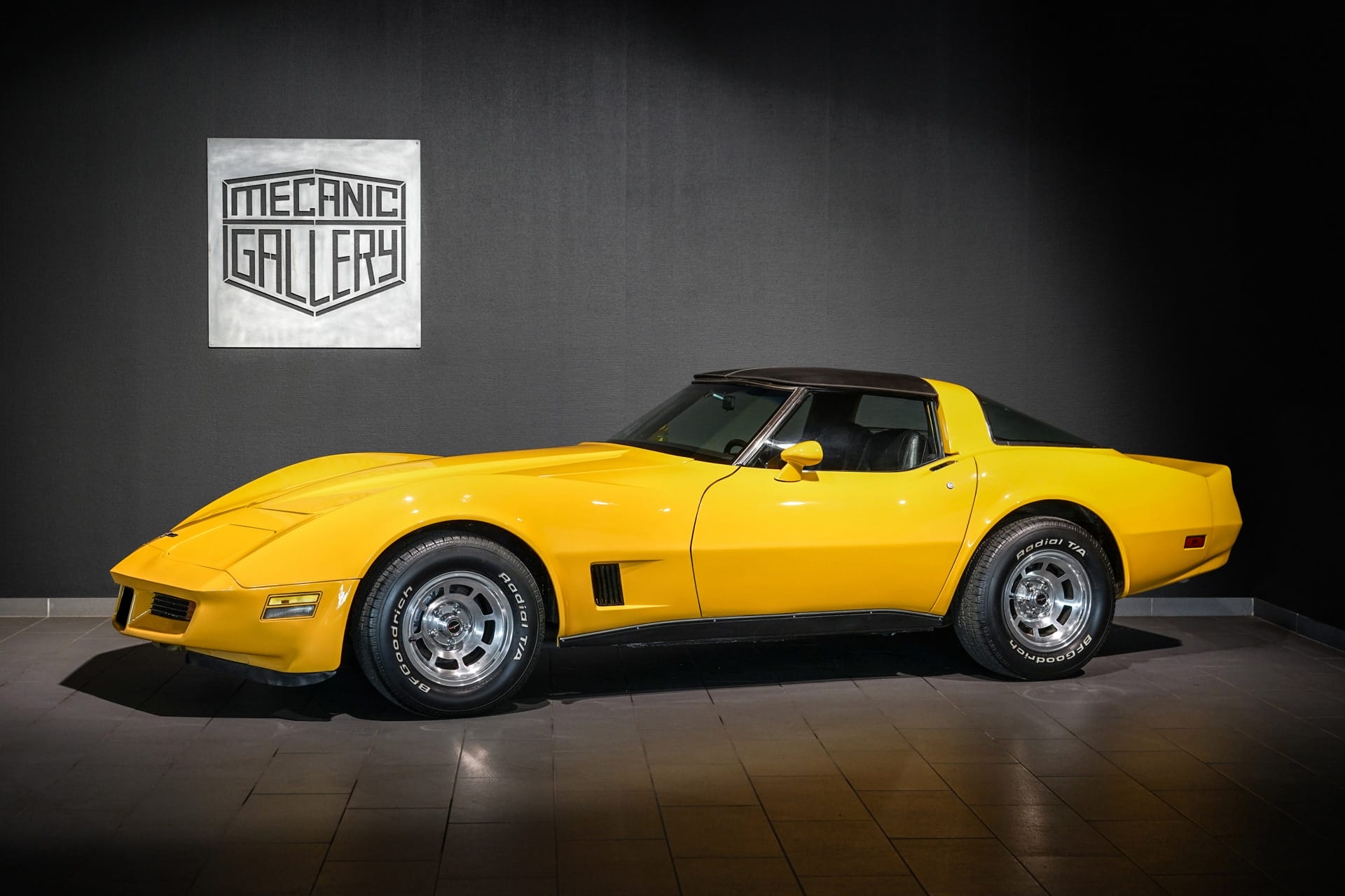 Chevrolet Corvette C3 Coupé L48 - Photo 1