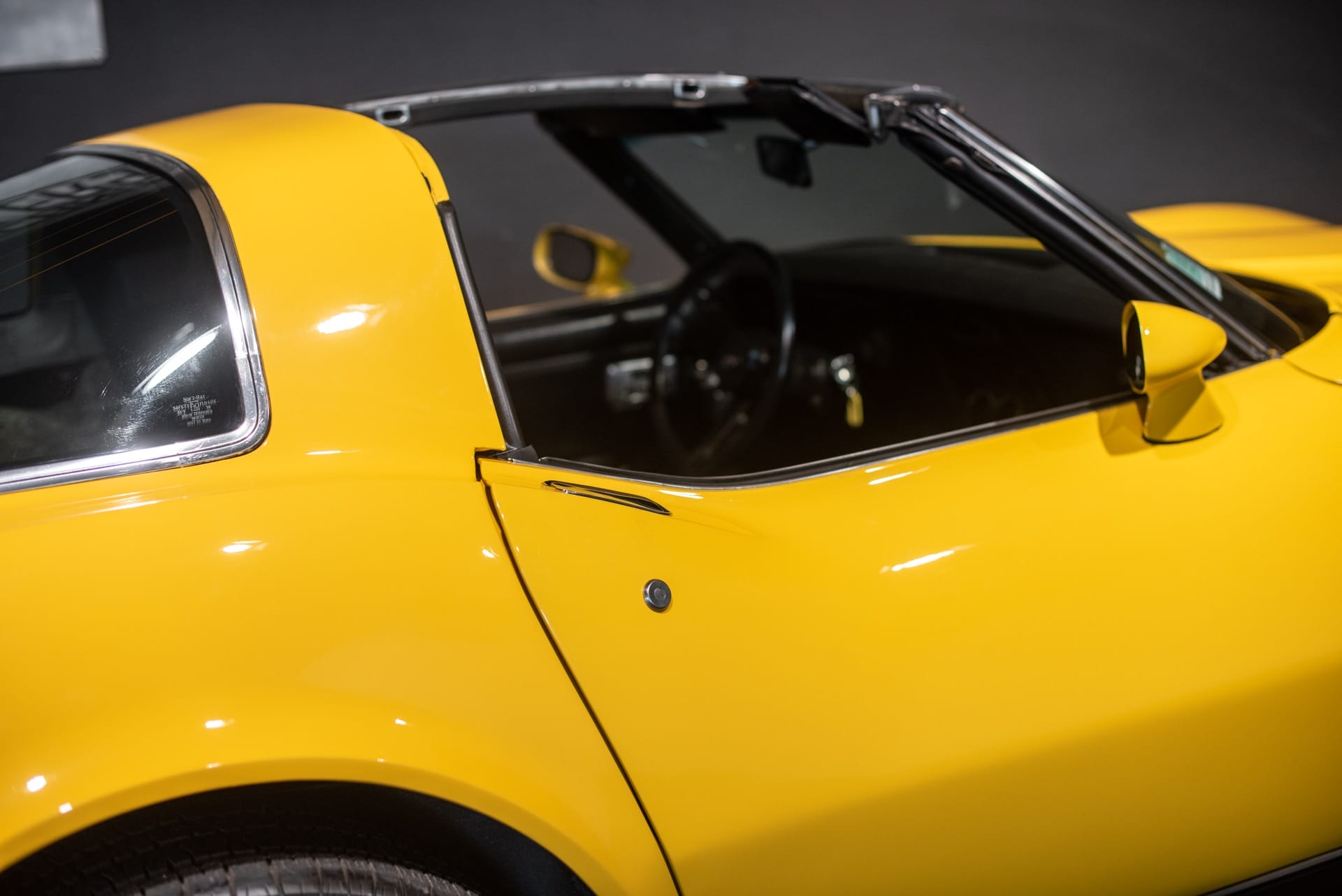 Chevrolet Corvette C3 Coupé L48 - Photo 16