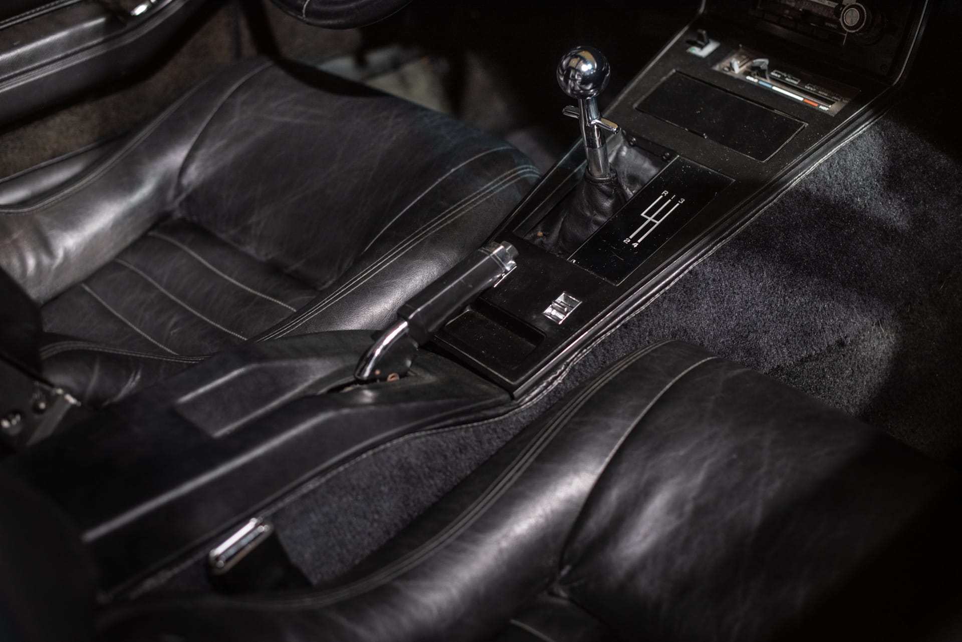 Chevrolet Corvette C3 Coupé L48 - Photo 23