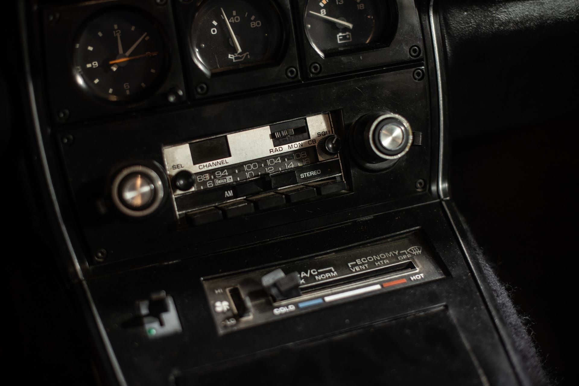 Chevrolet Corvette C3 Coupé L48 - Photo 30