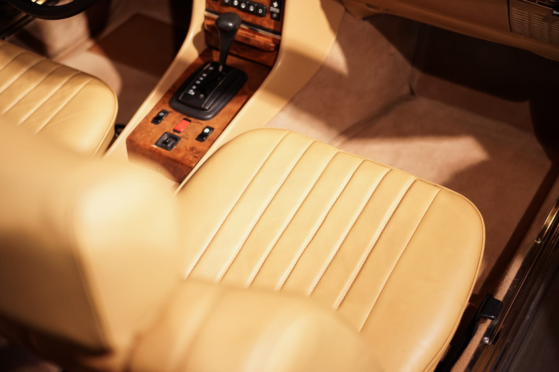 Mercedes-Benz 380 SL R107 - Photo 19