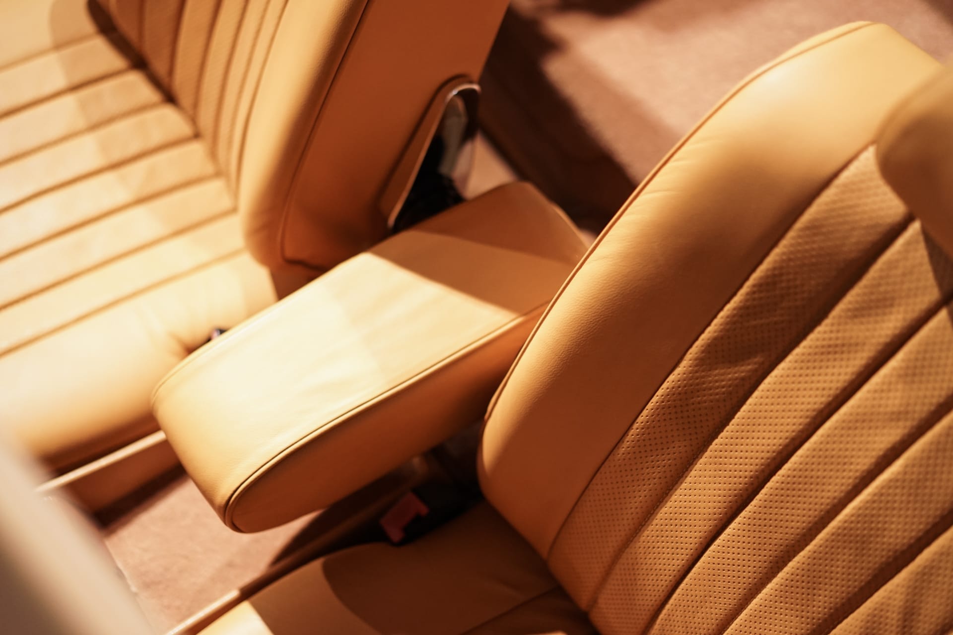 Mercedes-Benz 380 SL R107 - Photo 20