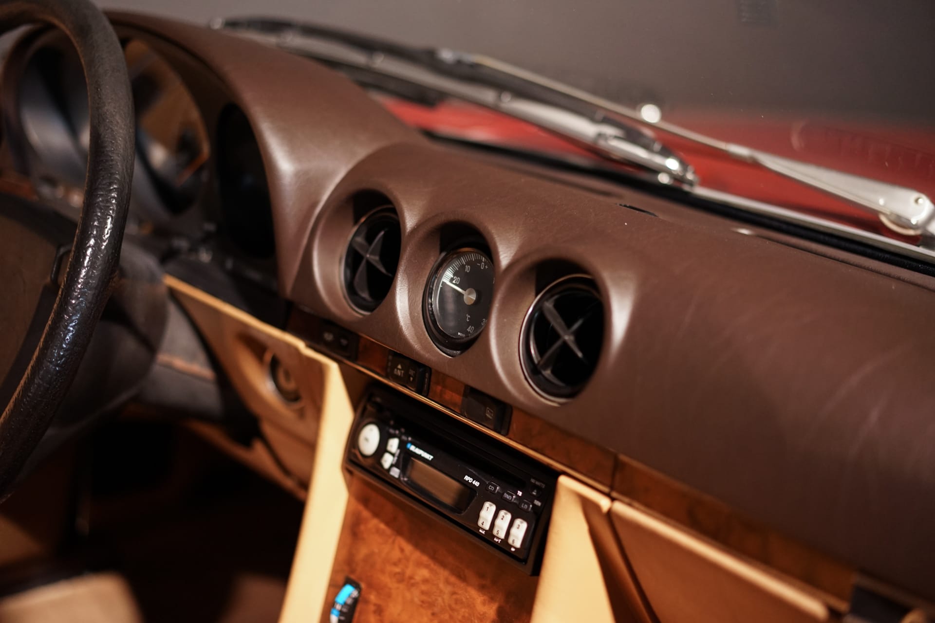 Mercedes-Benz 380 SL R107 - Photo 24