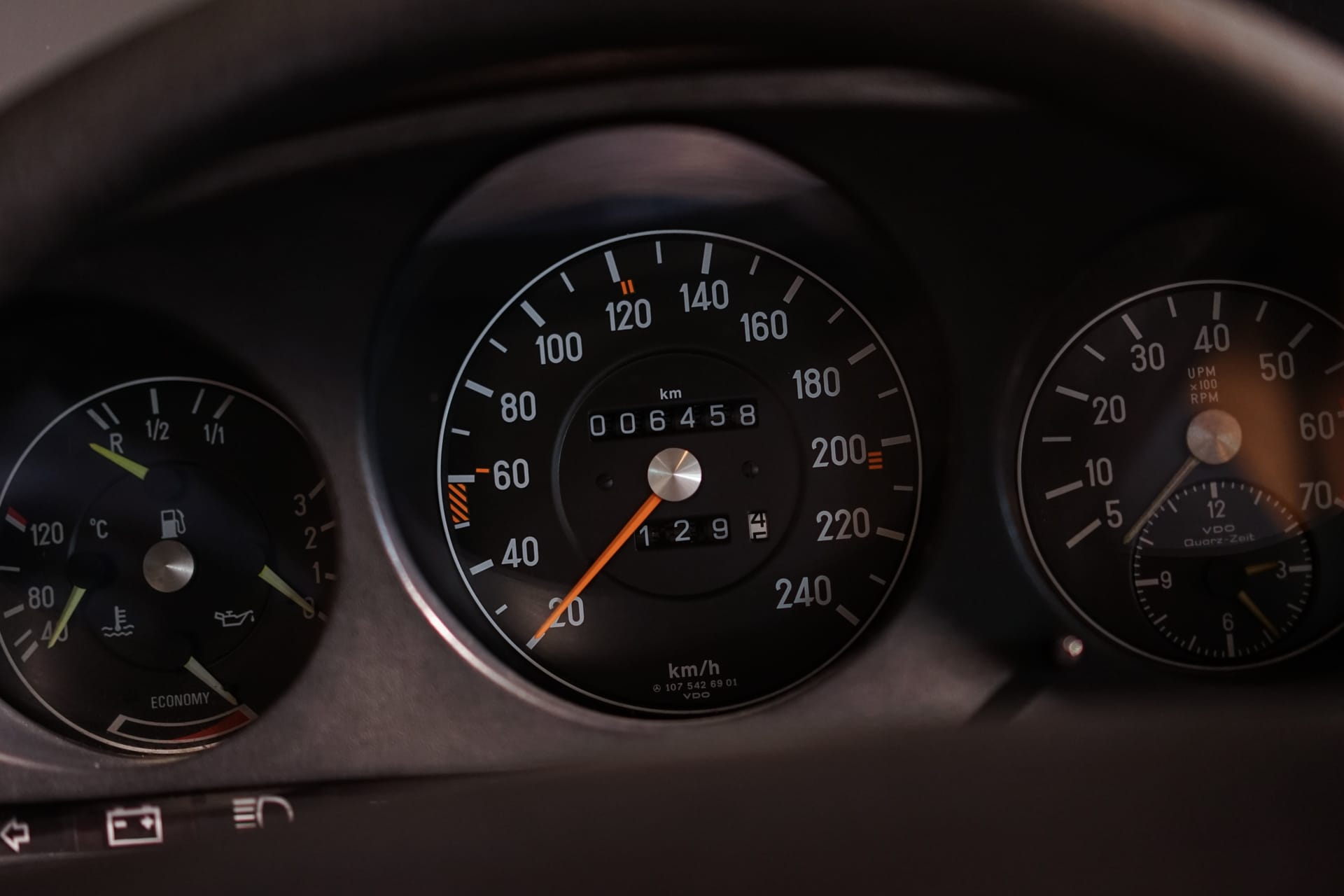 Mercedes-Benz 380 SL R107 - Photo 28