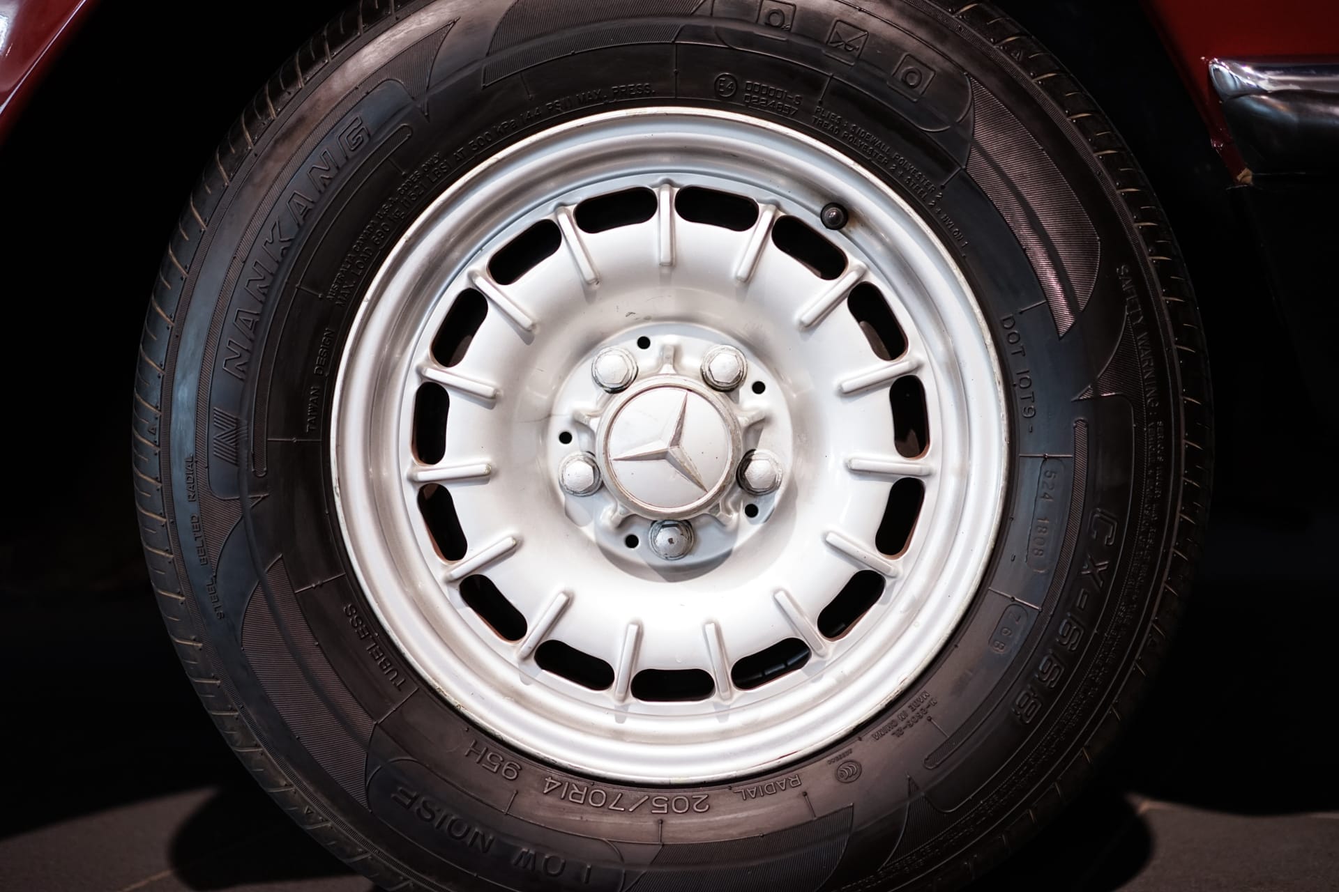 Mercedes-Benz 380 SL R107 - Photo 30