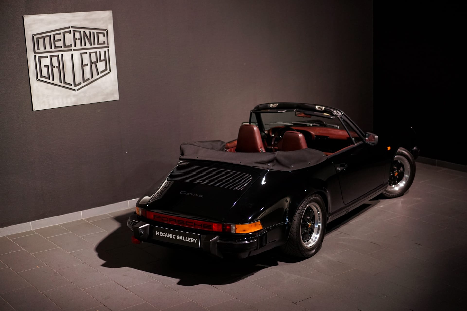 Porsche 911 Carrera 3.2 Cabriolet - Photo 10