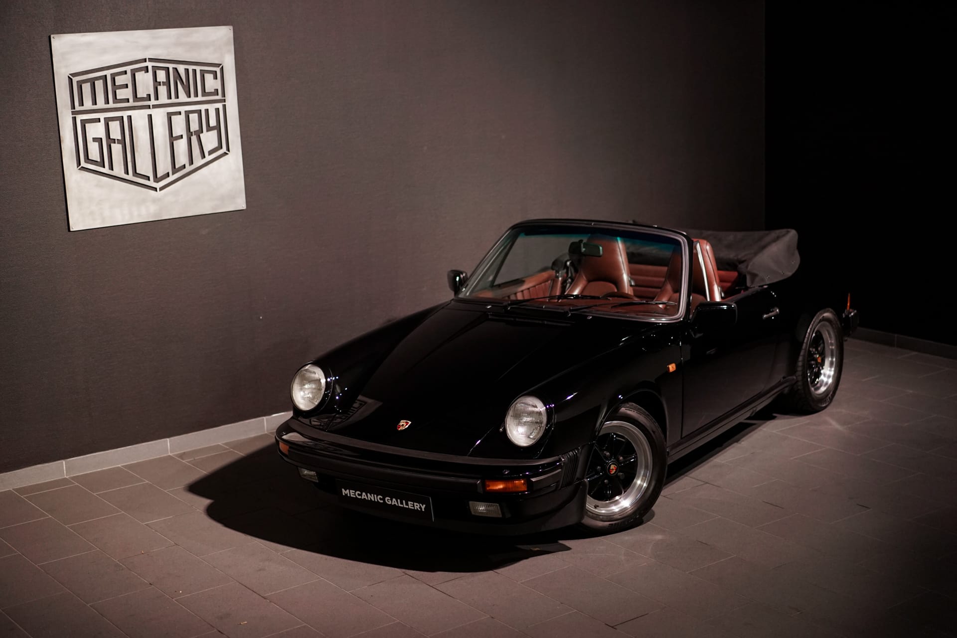 Porsche 911 Carrera 3.2 Cabriolet - Photo 9
