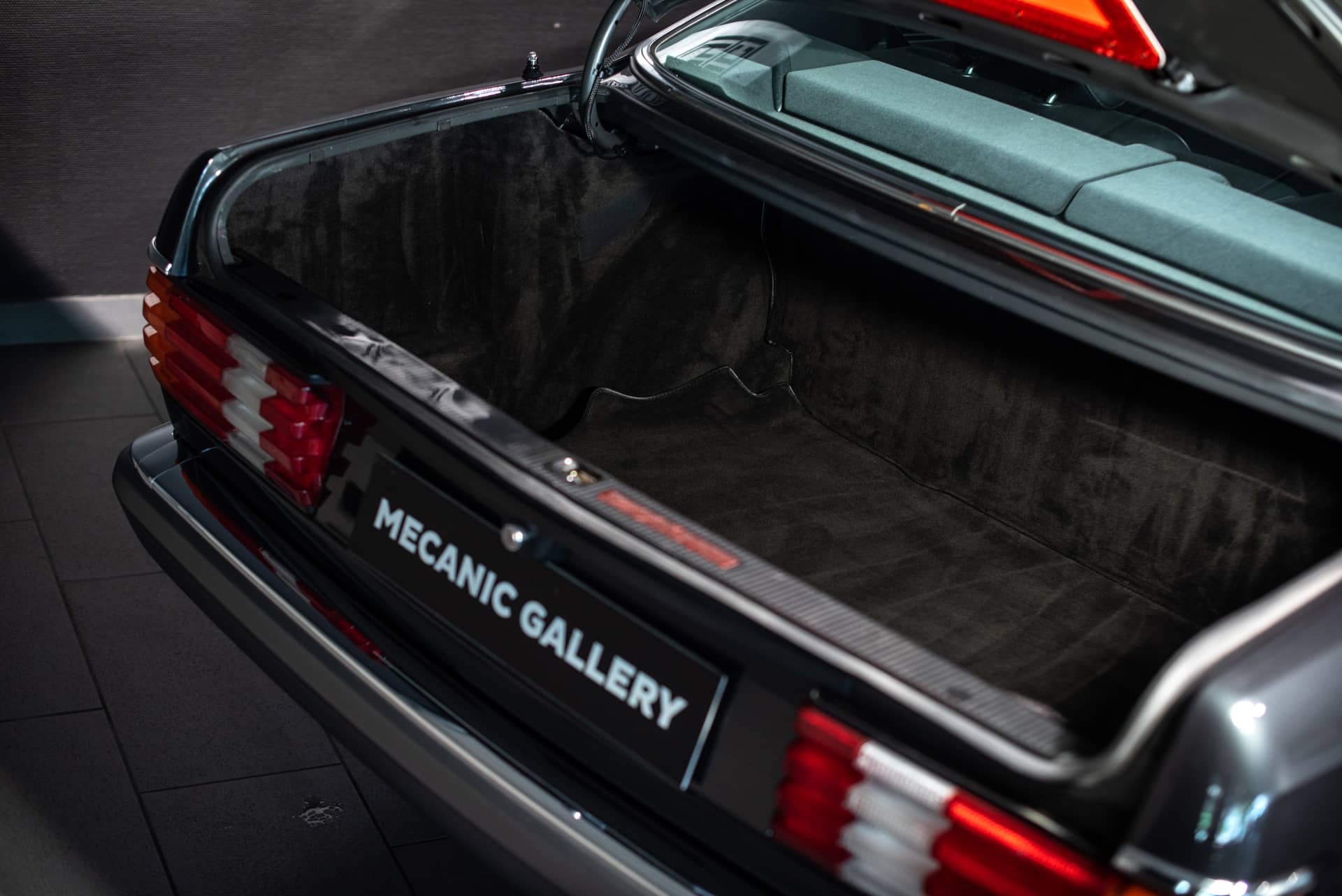 Mercedes-Benz 560 SEC - Photo 14