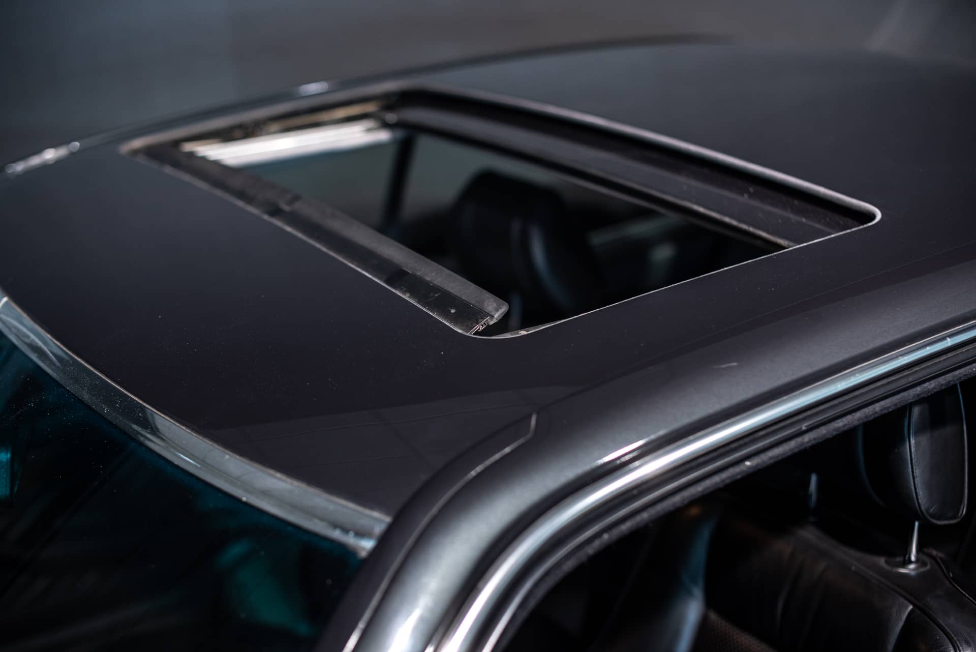 Mercedes-Benz 560 SEC - Photo 16