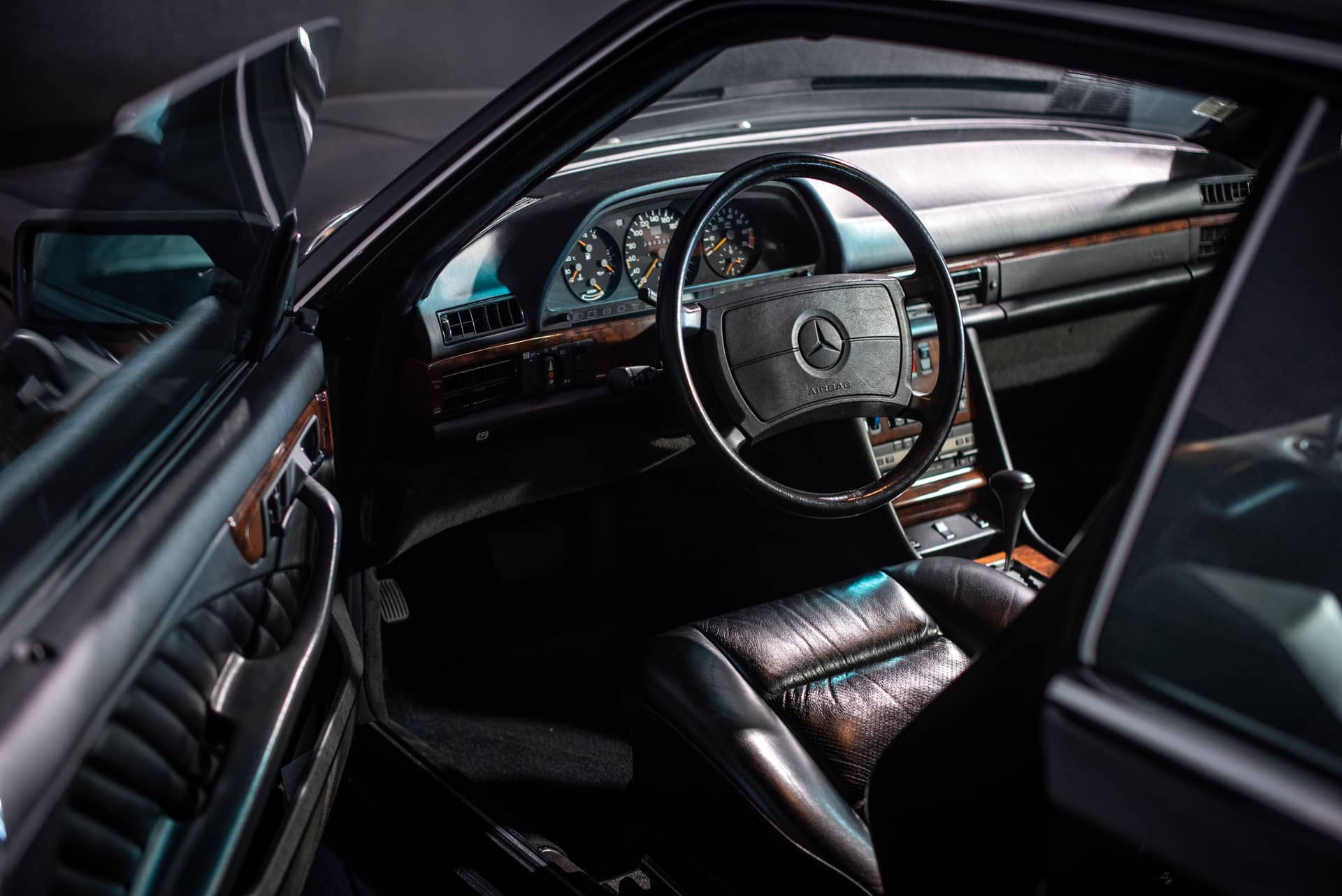 Mercedes-Benz 560 SEC - Photo 17