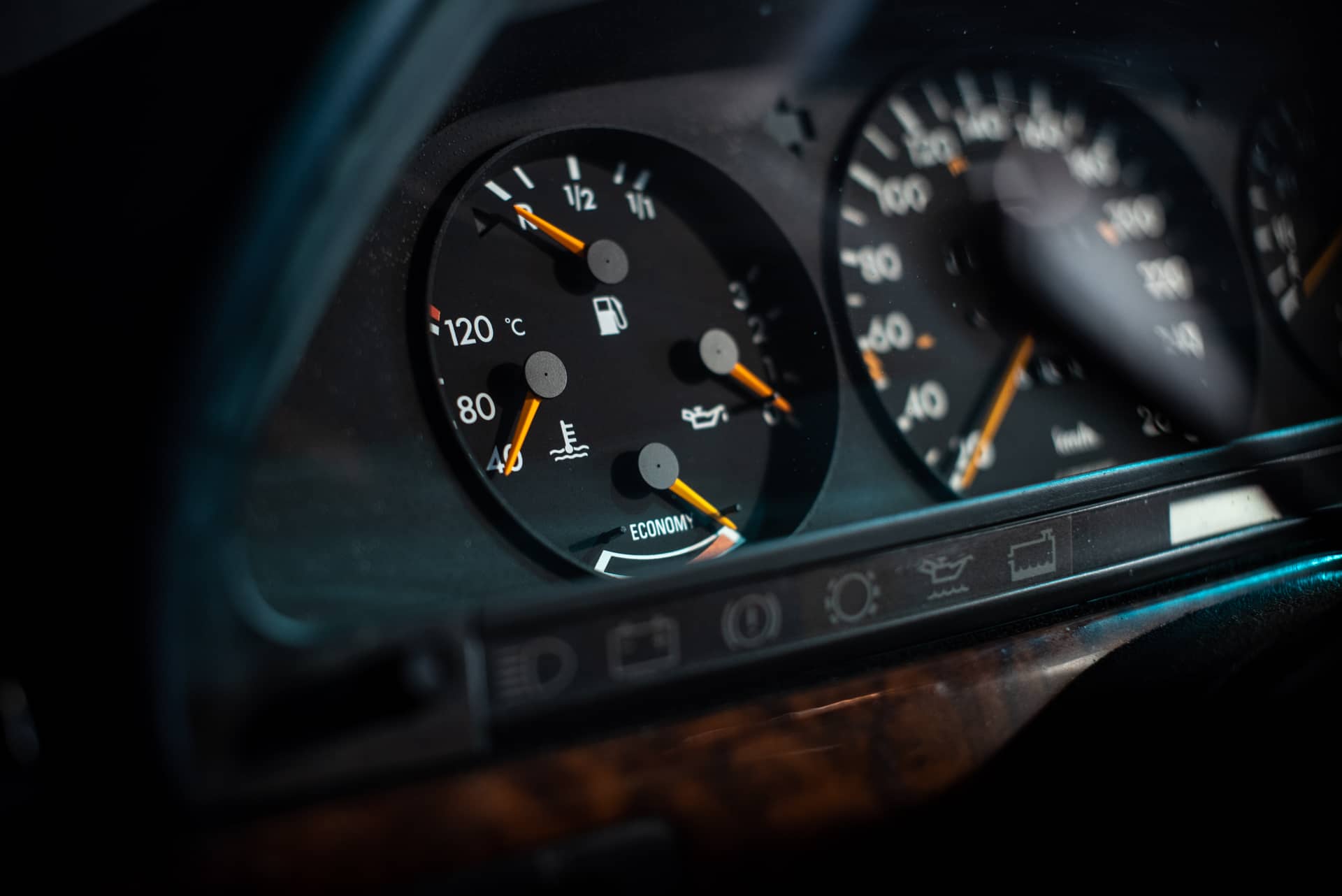 Mercedes-Benz 560 SEC - Photo 20