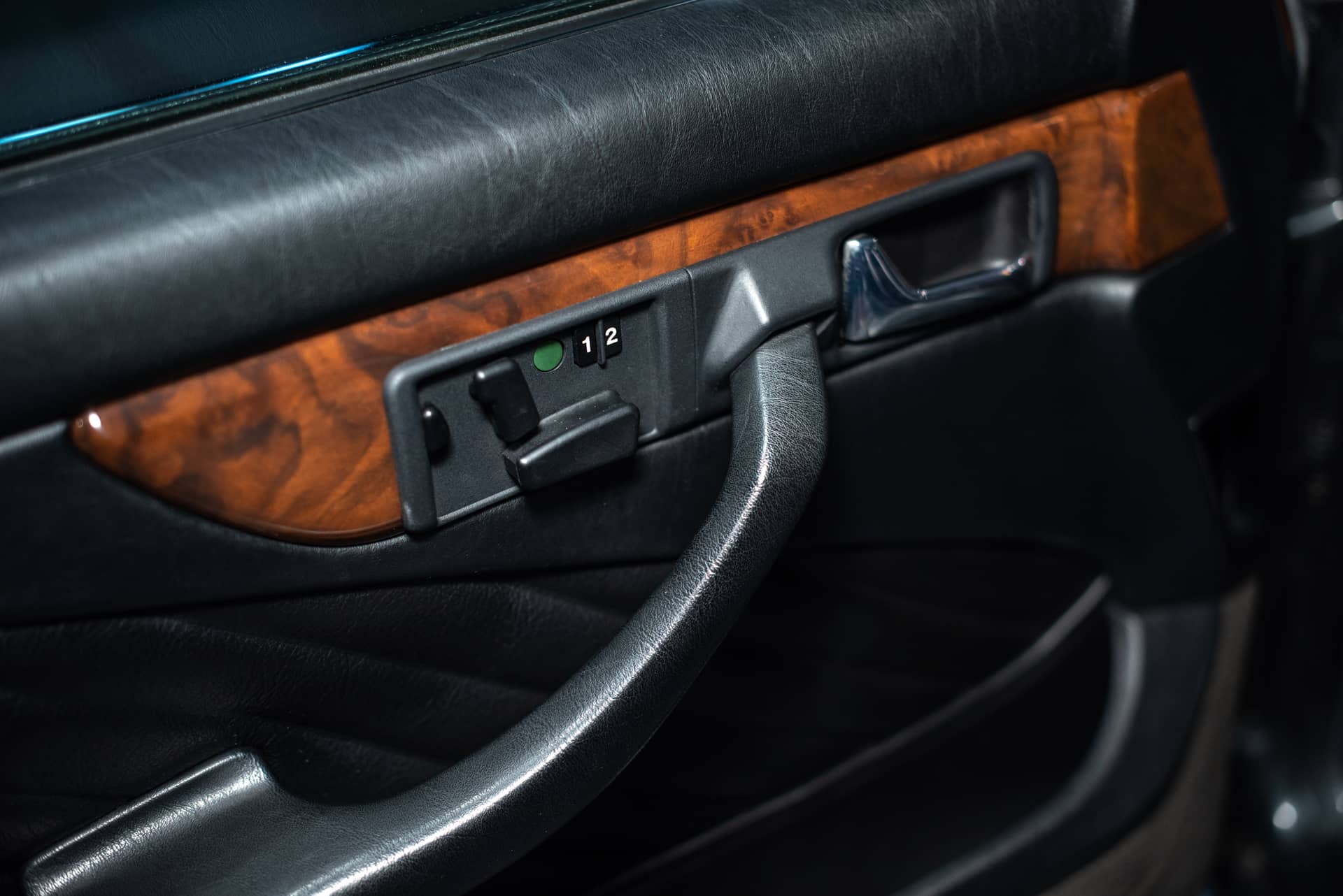 Mercedes-Benz 560 SEC - Photo 24