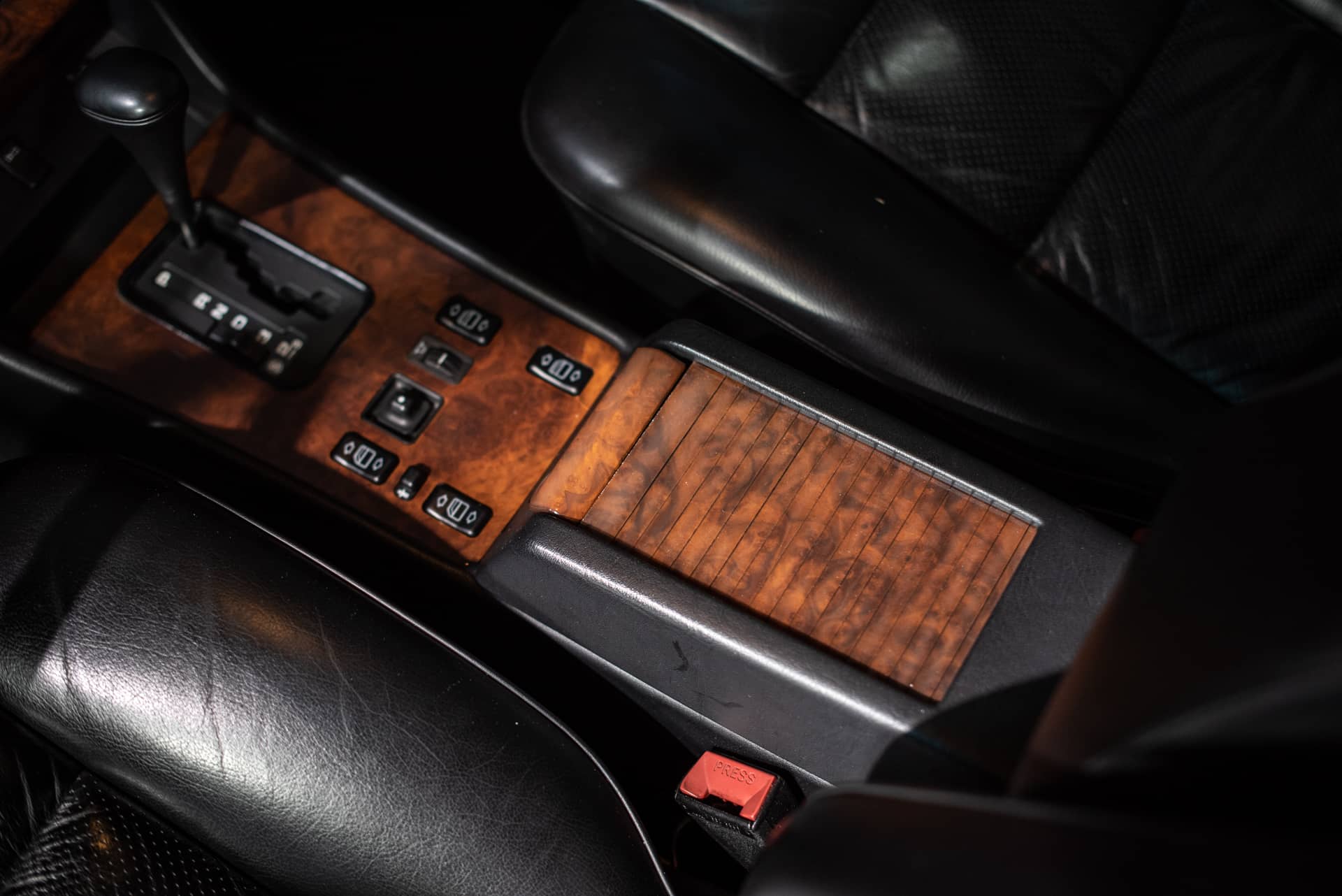 Mercedes-Benz 560 SEC - Photo 25