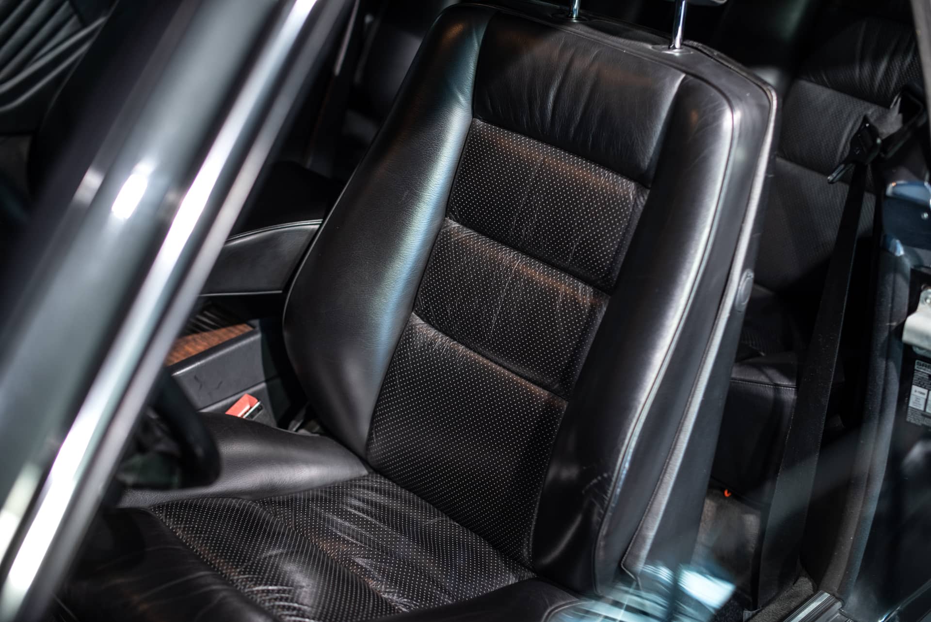 Mercedes-Benz 560 SEC - Photo 28