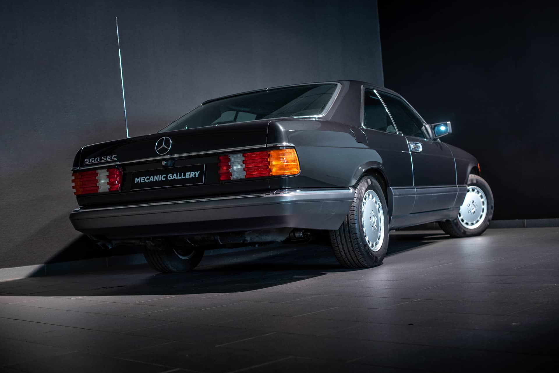 Mercedes-Benz 560 SEC - Photo 6