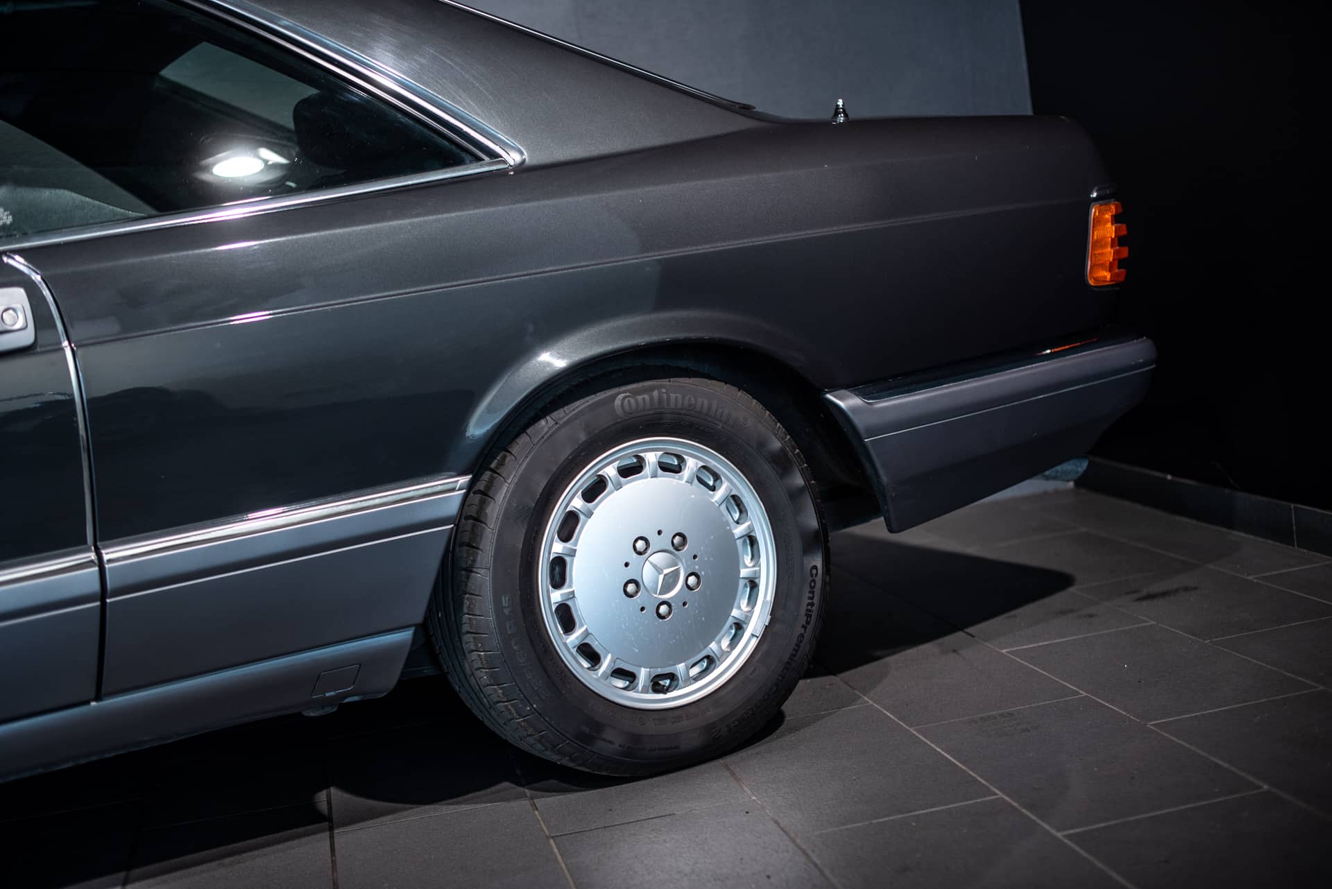 Mercedes-Benz 560 SEC - Photo 8