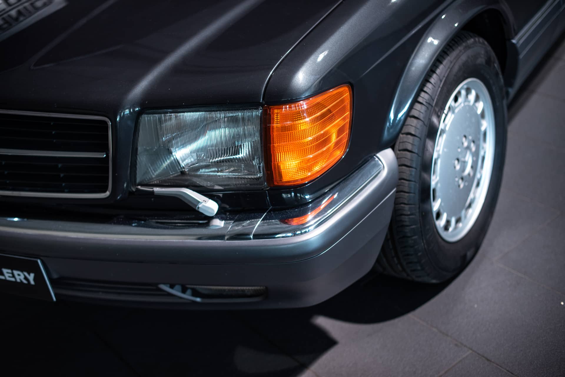 Mercedes-Benz 560 SEC - Photo 9