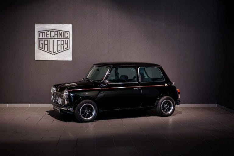 Mini 30th Anniversary Edition - Photo 1