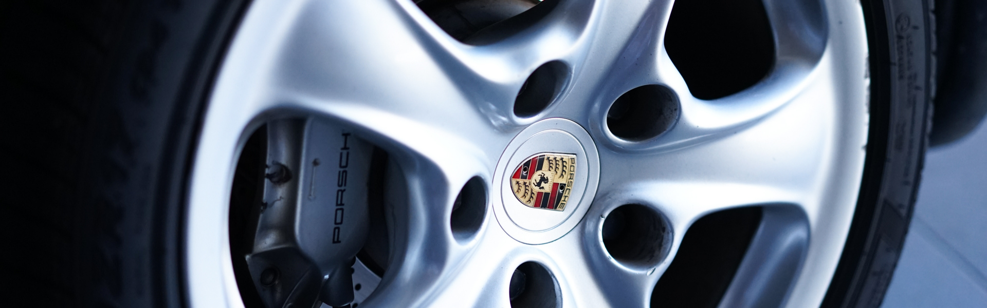 Porsche 993 Carrera 4 - Photo 1