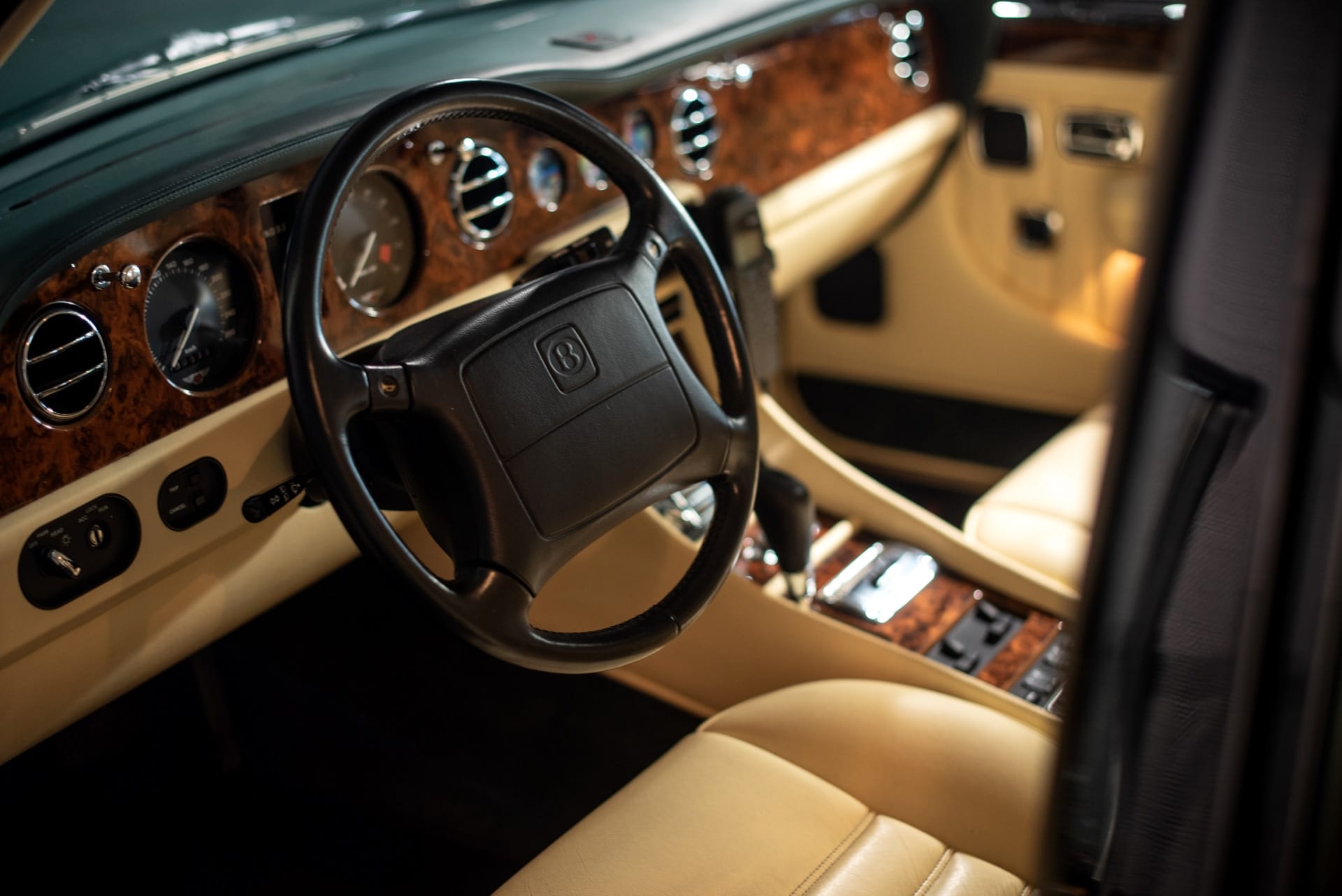 Bentley Turbo R - Photo 18