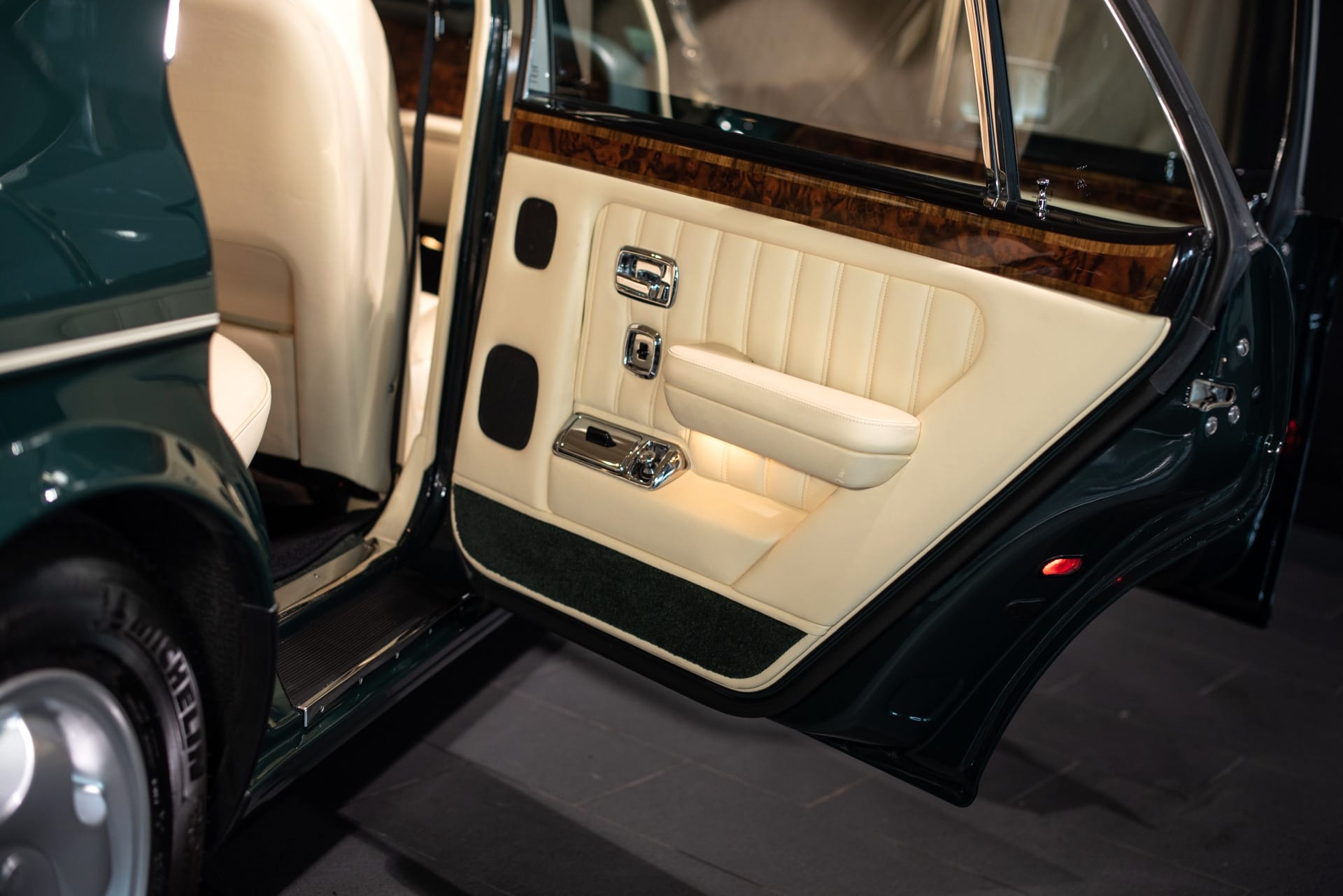 Bentley Turbo R - Photo 28