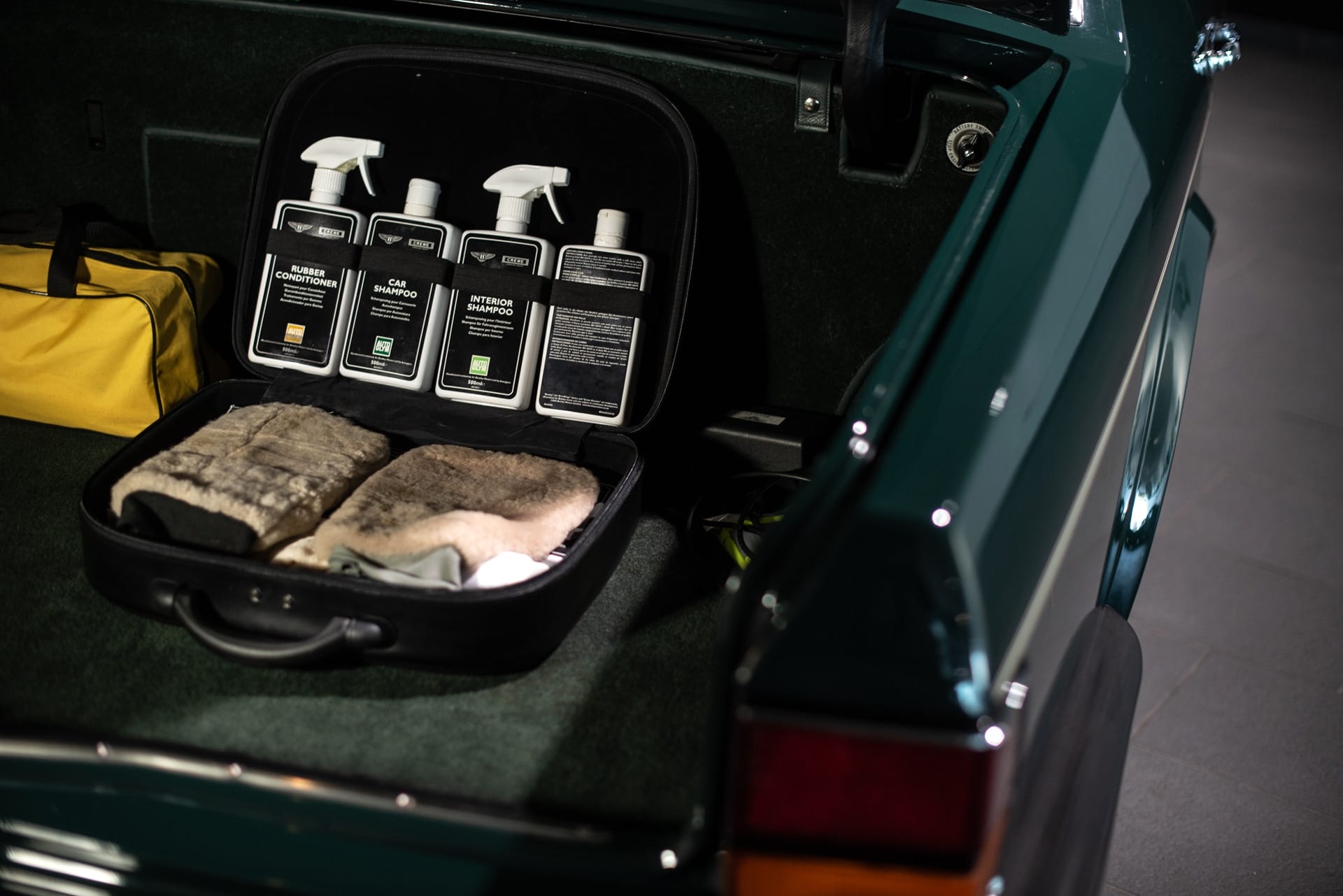 Bentley Turbo R - Photo 31