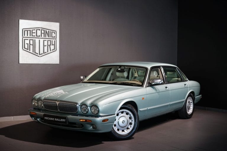 Daimler X300 V8 4.0 LWB - Photo 1