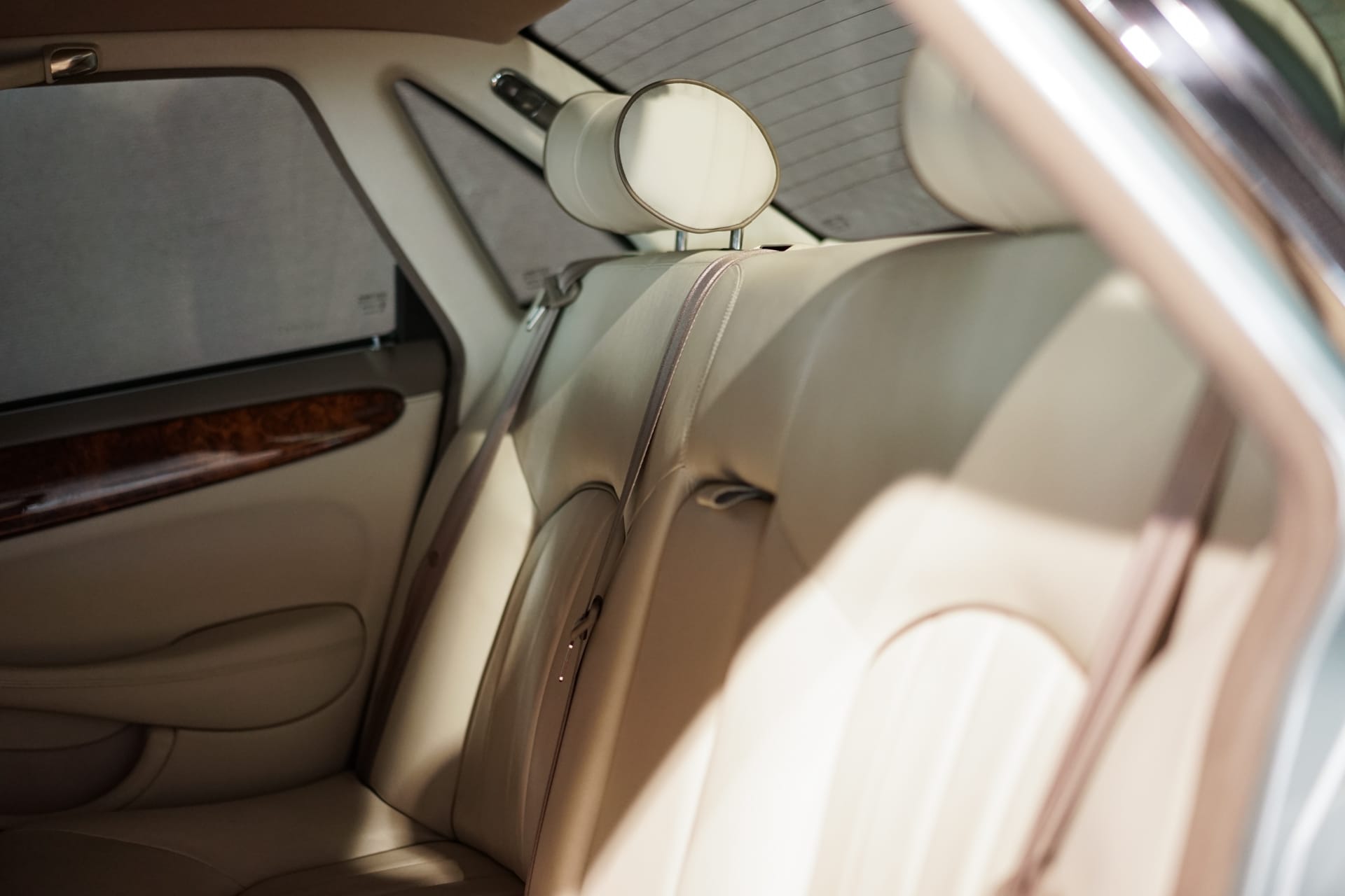 Daimler X300 V8 4.0 LWB - Photo 17