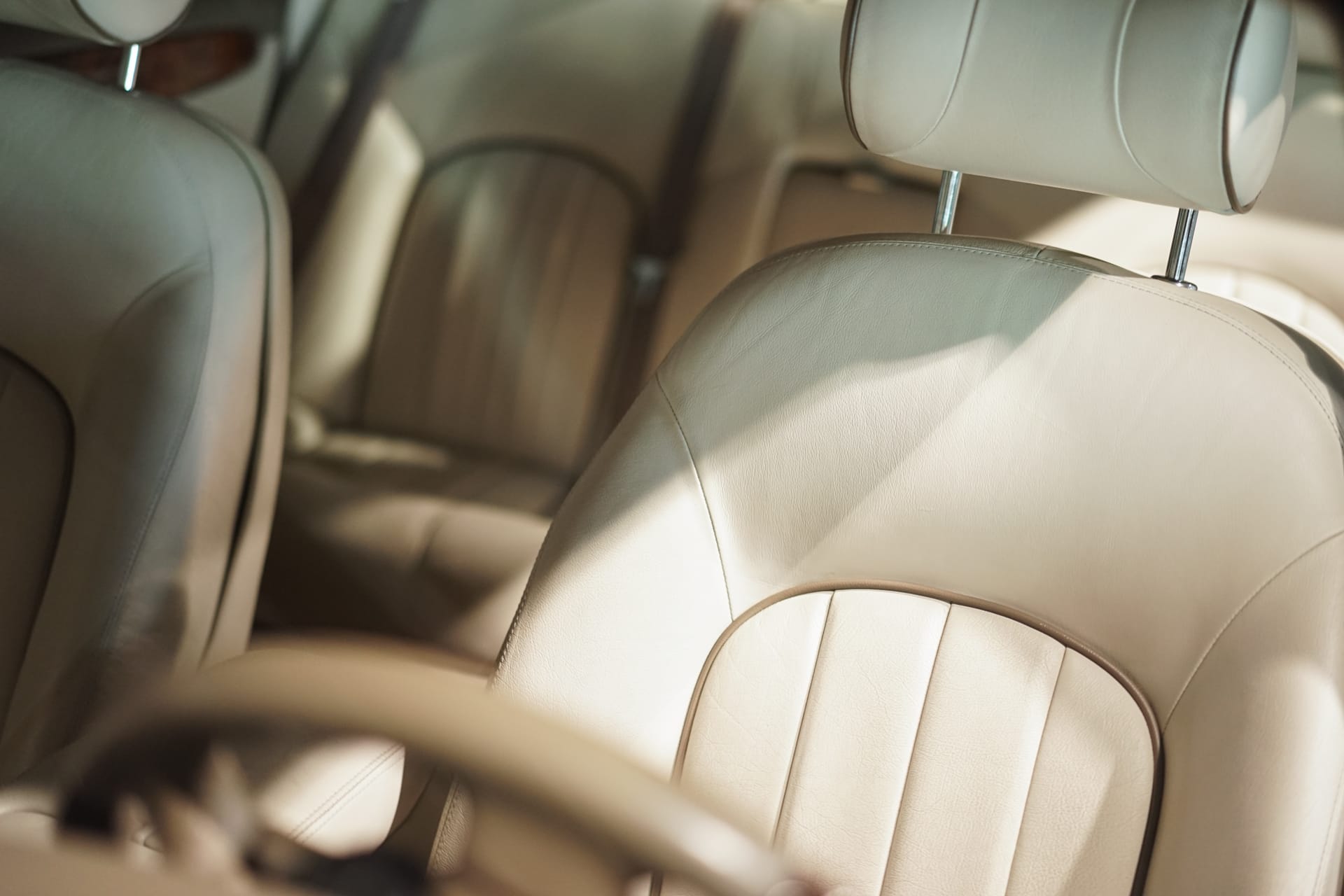 Daimler X300 V8 4.0 LWB - Photo 21