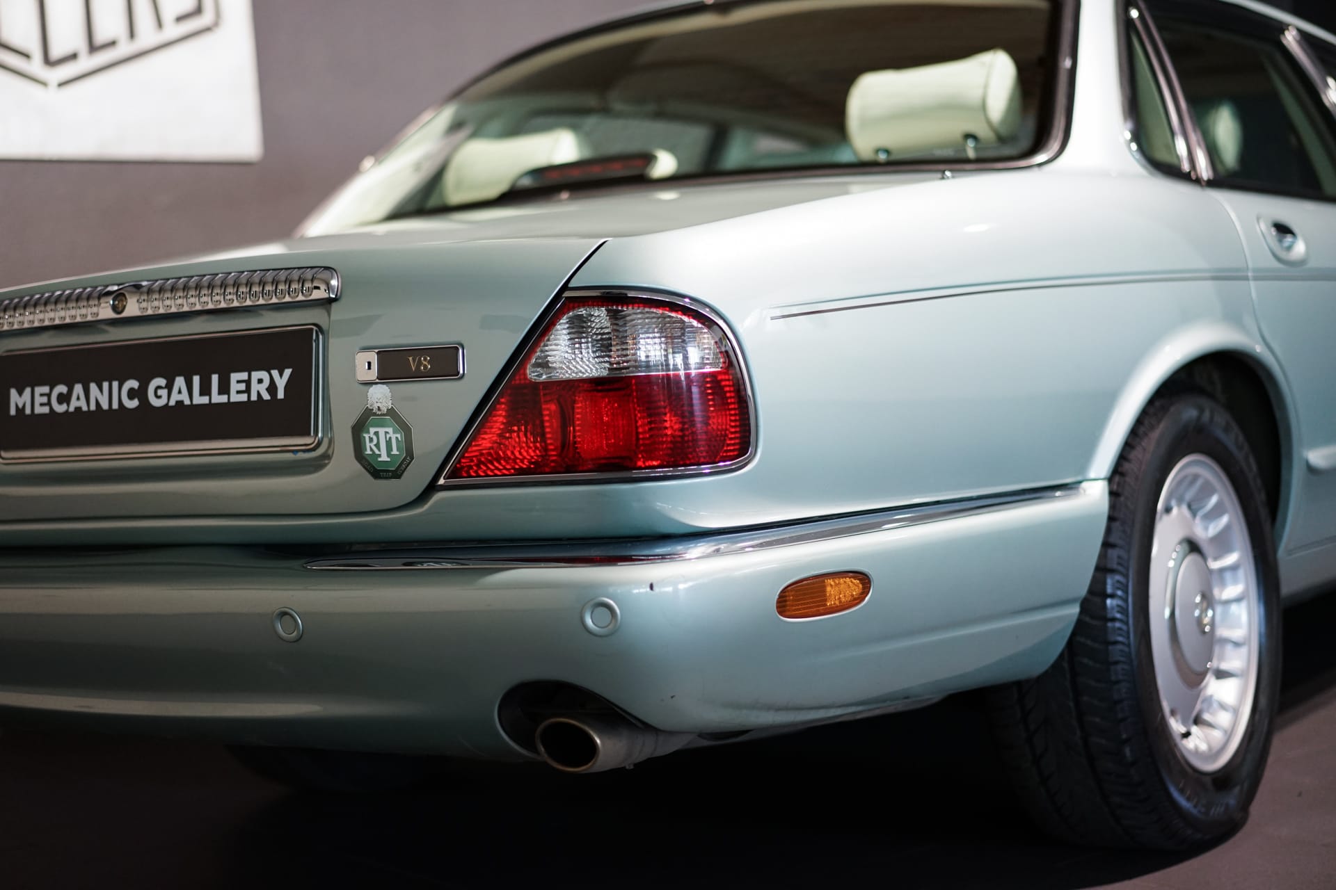 Daimler X300 V8 4.0 LWB - Photo 8