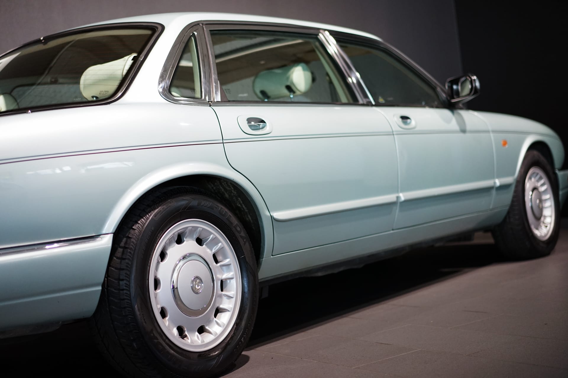 Daimler X300 V8 4.0 LWB - Photo 9