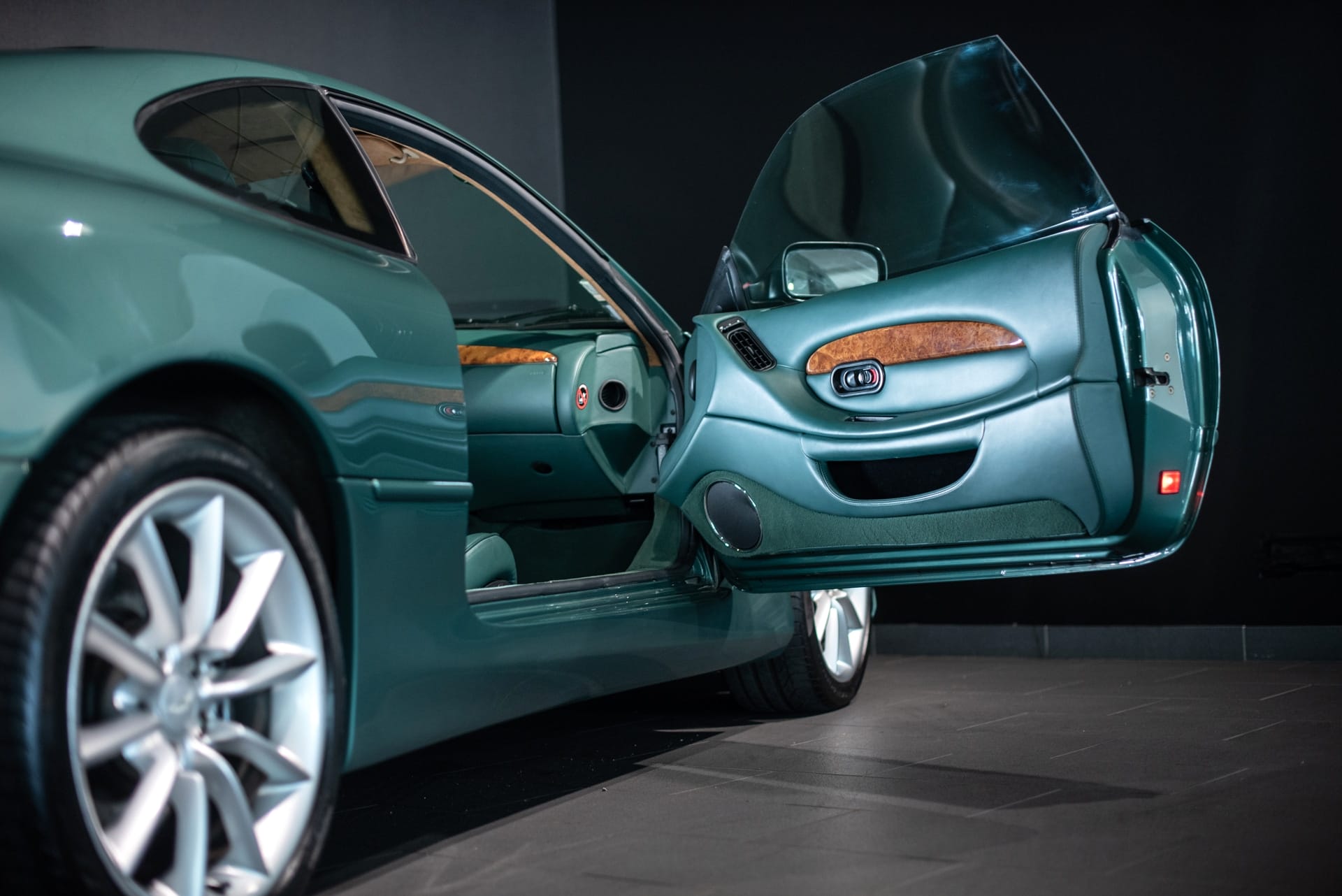 Aston Martin DB7 Vantage - Photo 12