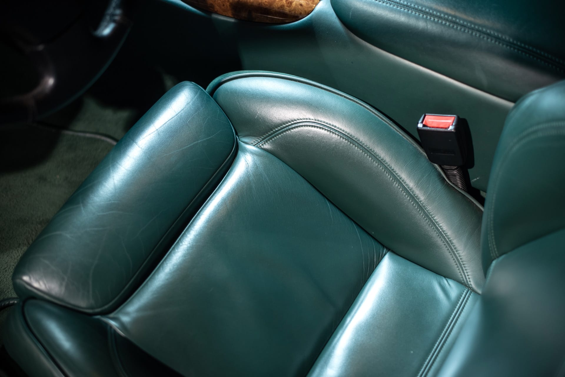 Aston Martin DB7 Vantage - Photo 23