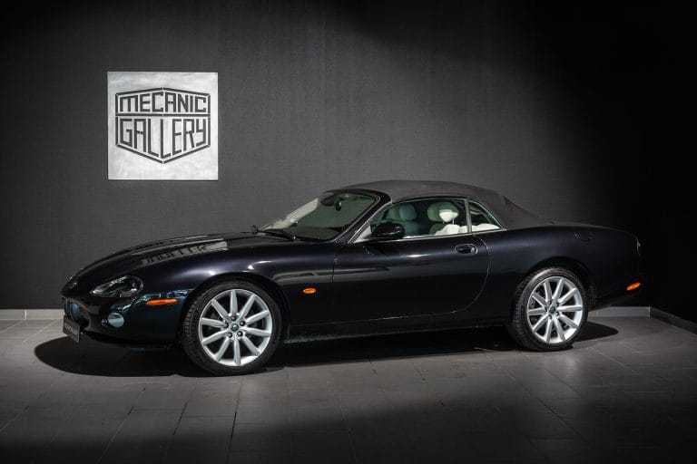 Jaguar XK8 Cabriolet V8 4.2 - Photo 1