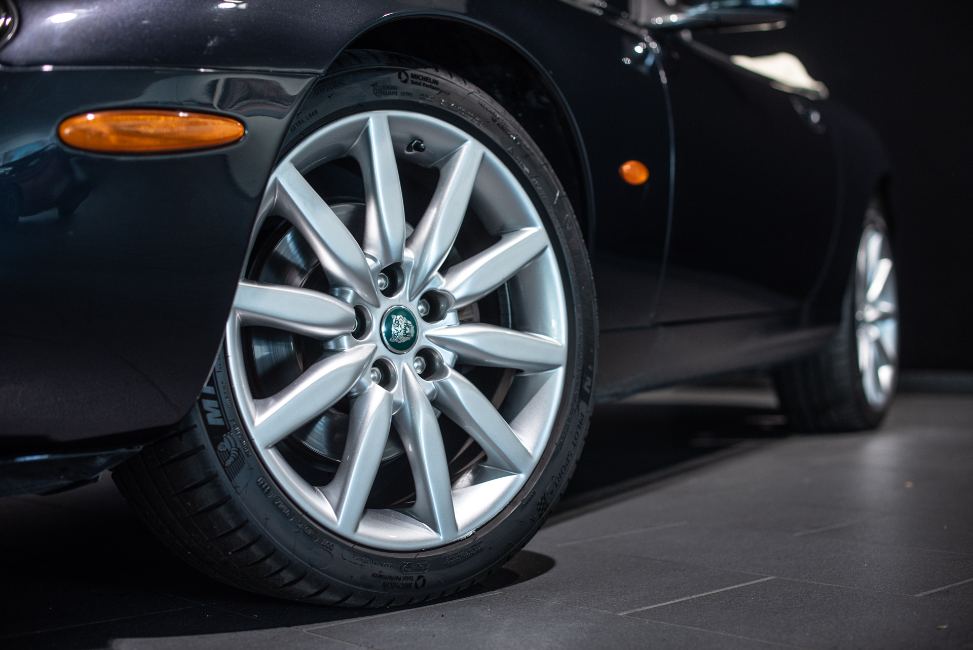 Jaguar XK8 Cabriolet V8 4.2 - Photo 11