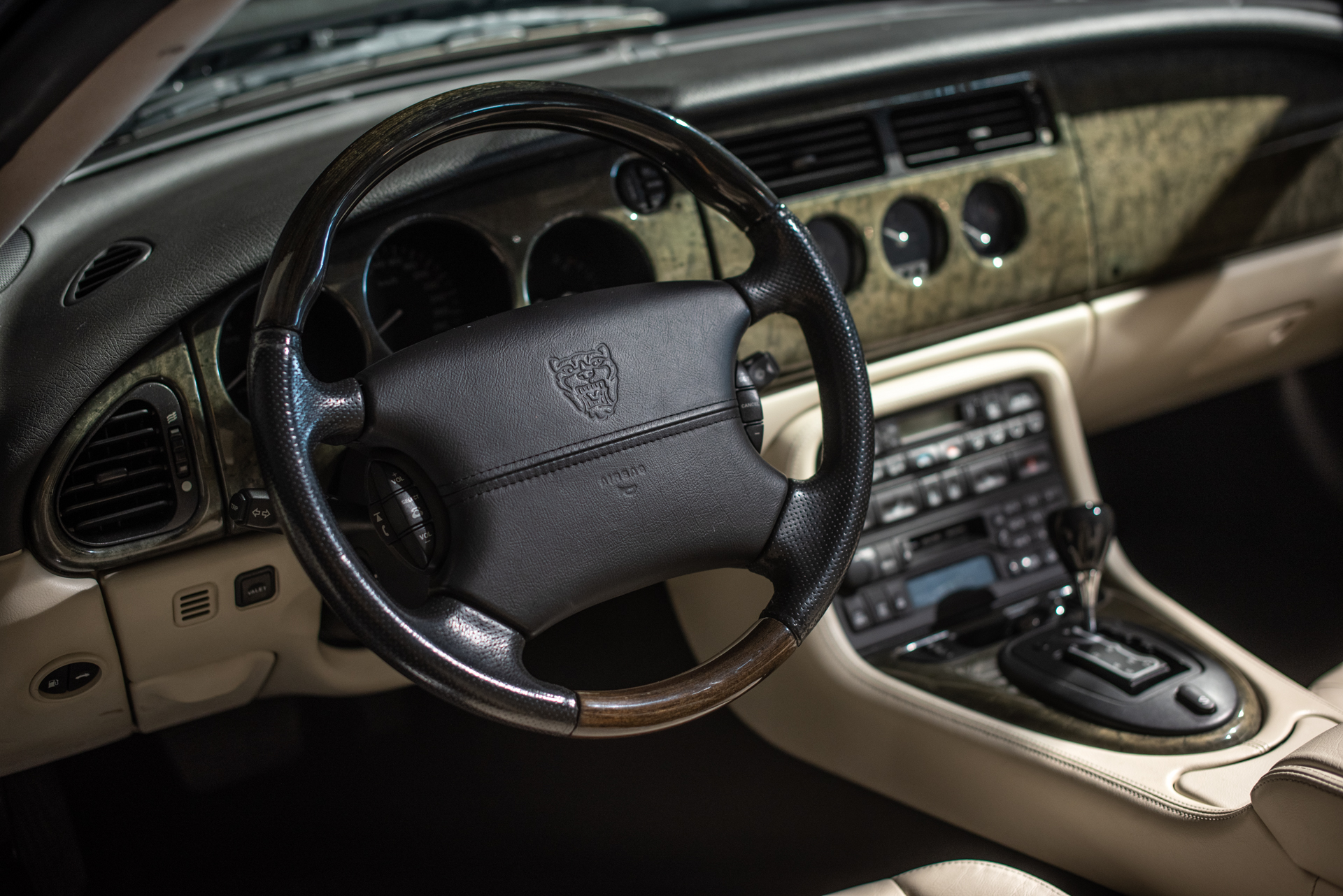 Jaguar XK8 Cabriolet V8 4.2 - Photo 18