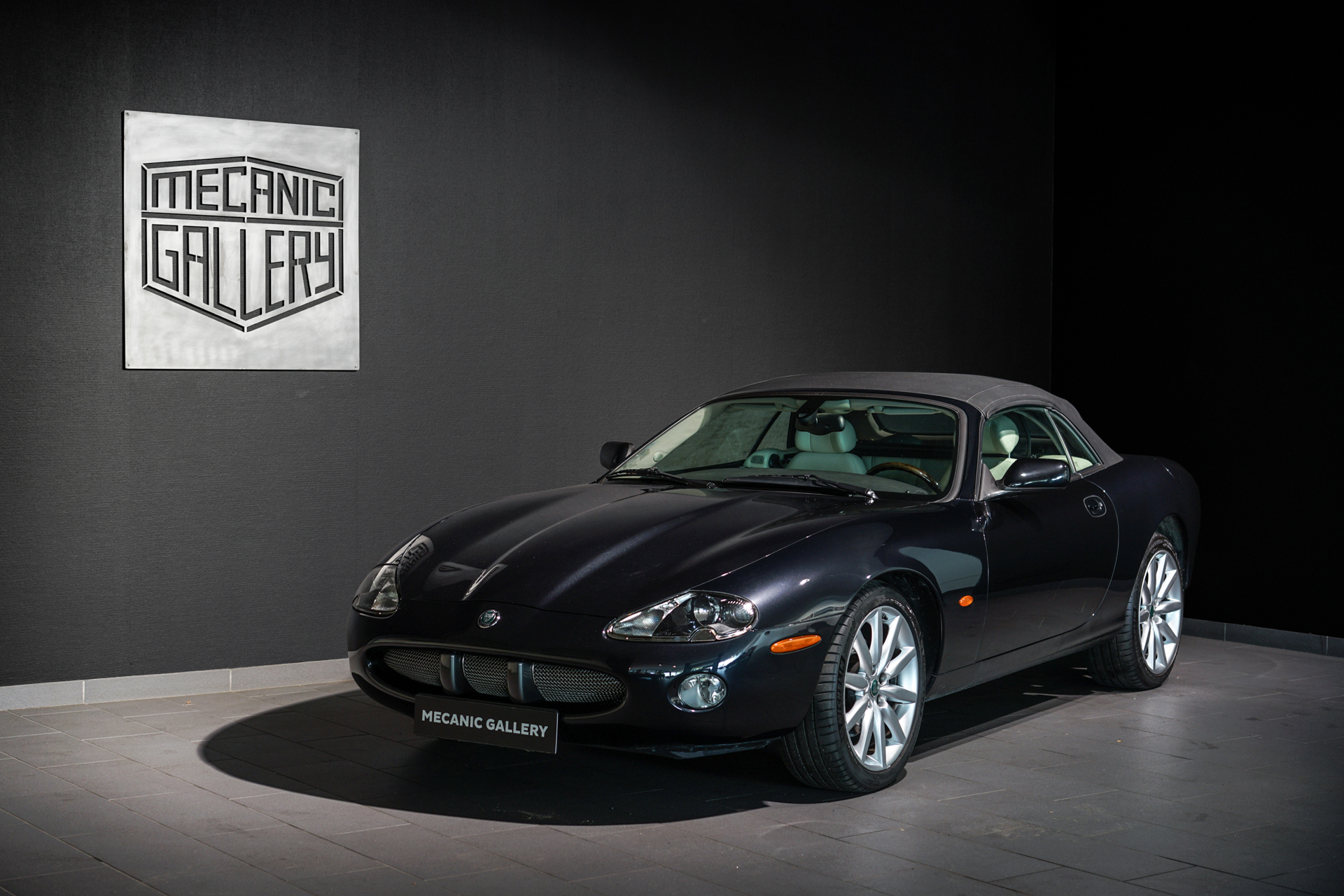 Jaguar XK8 Cabriolet V8 4.2 - Photo 2