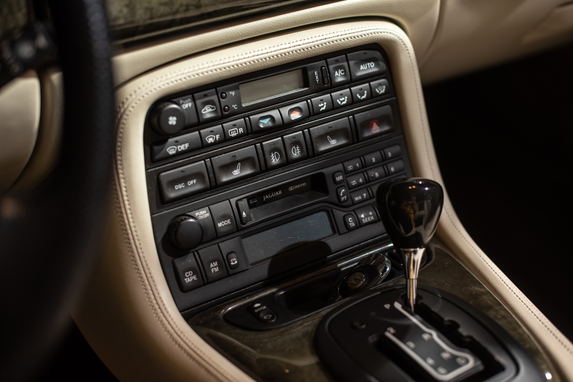 Jaguar XK8 Cabriolet V8 4.2 - Photo 20