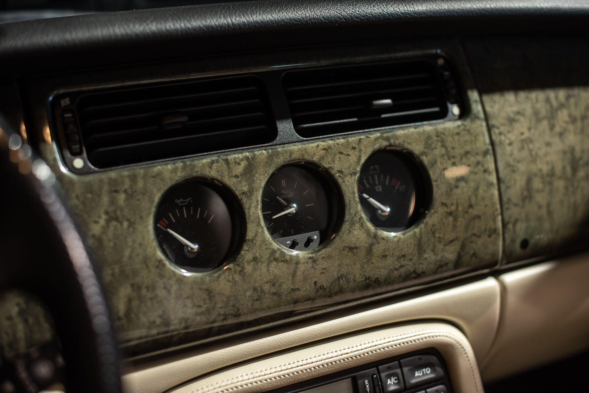 Jaguar XK8 Cabriolet V8 4.2 - Photo 21