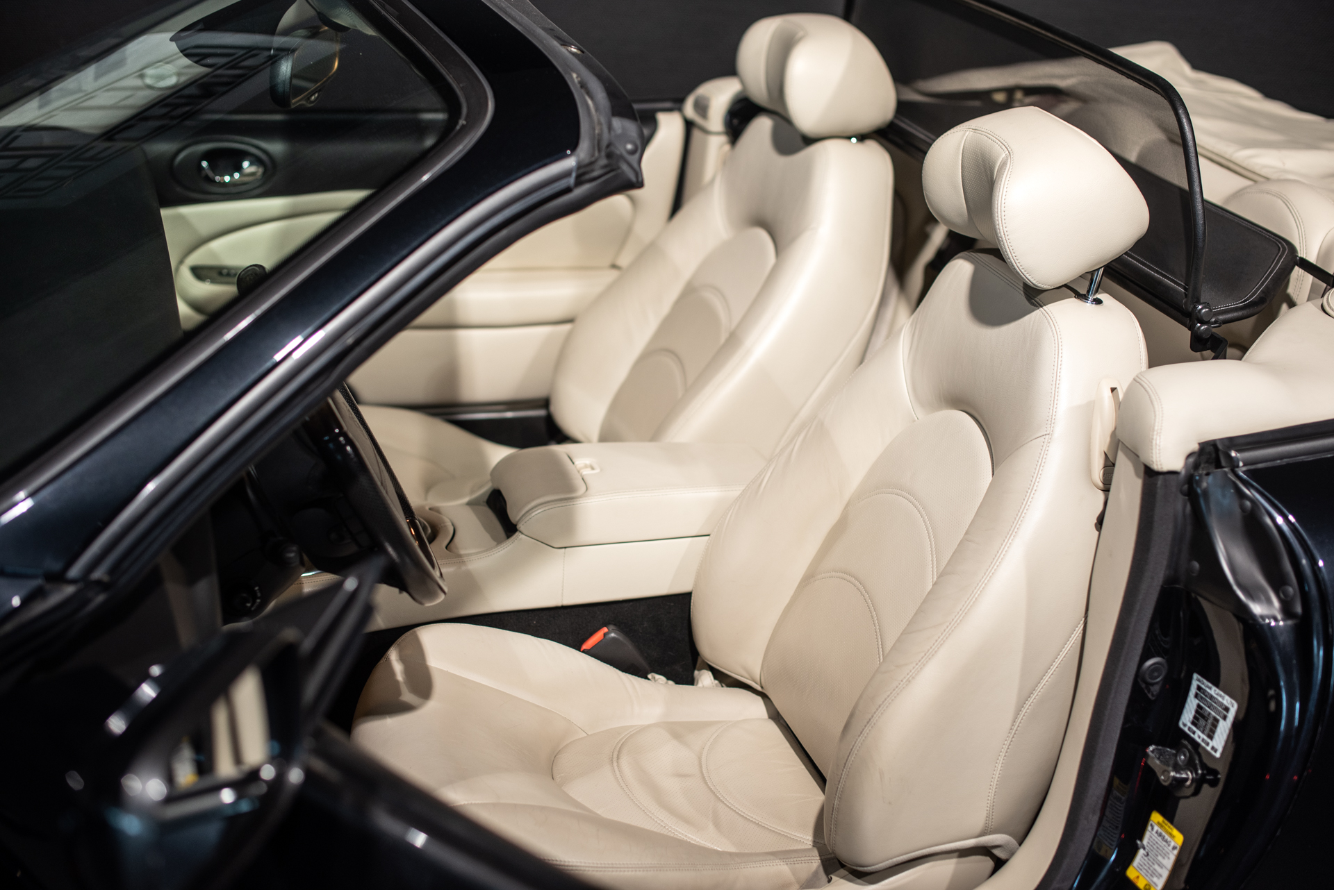 Jaguar XK8 Cabriolet V8 4.2 - Photo 23