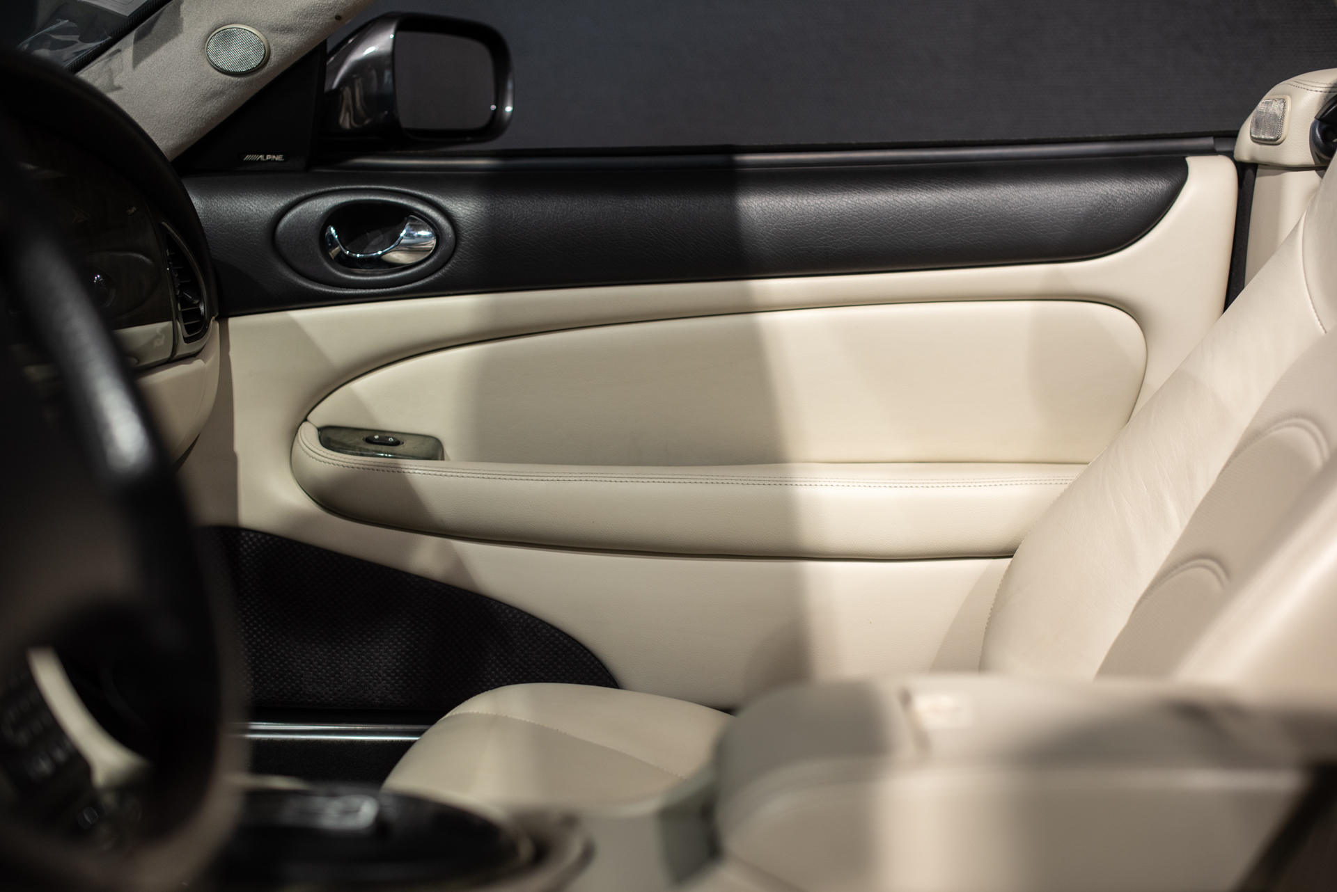 Jaguar XK8 Cabriolet V8 4.2 - Photo 27