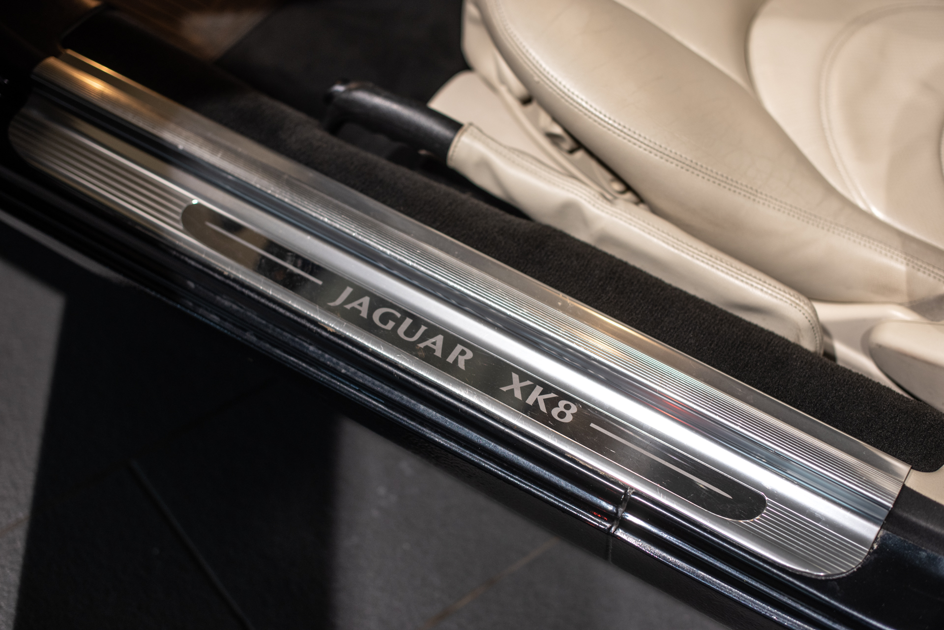 Jaguar XK8 Cabriolet V8 4.2 - Photo 28