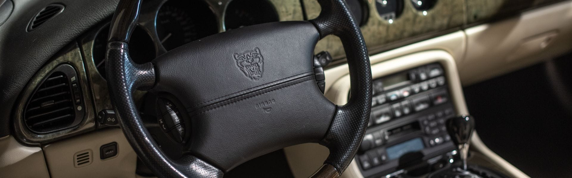 Jaguar XK8 Cabriolet V8 4.2 - Photo 36